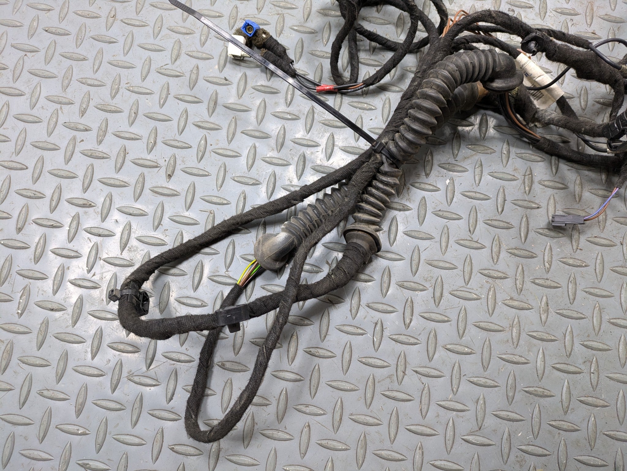 2002 - 2005 OEM MERCEDES BENZ CLK320 COMPLETE CONVERTIBLE TRUNK WIRE HARNESS