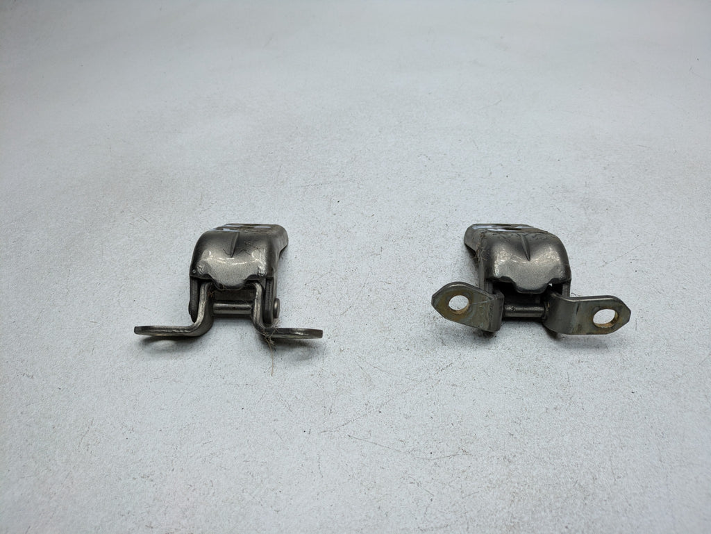 2004 - 2006 OEM NISSAN MAXIMA FRONT RIGHT SIDE UPPER AND LOWER DOOR HINGE SET