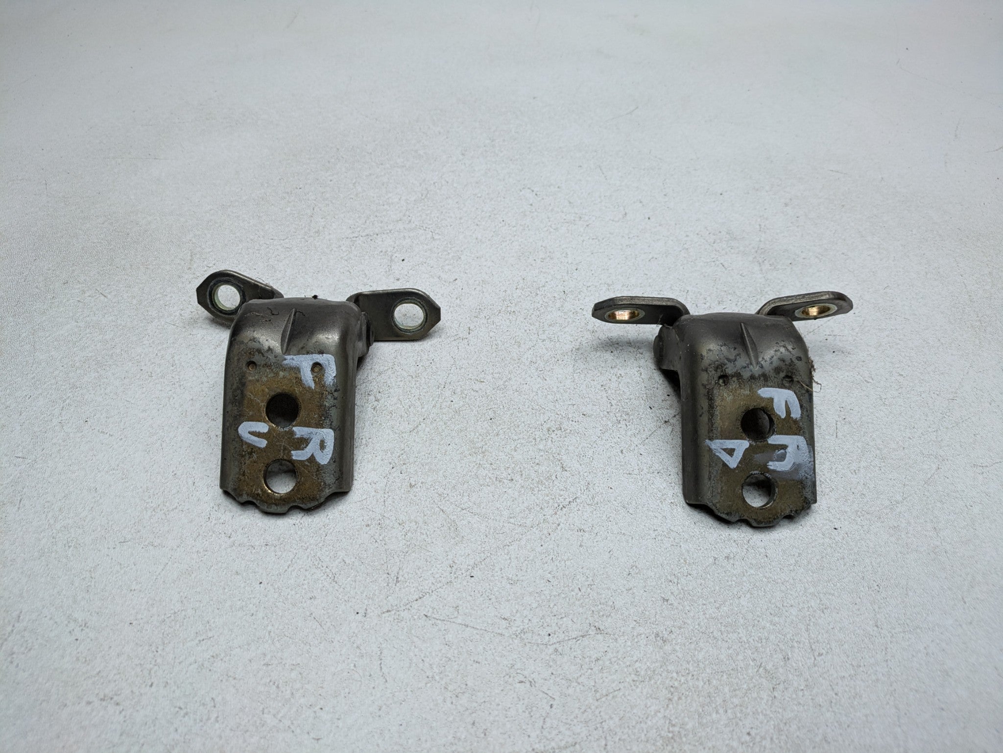 2004 - 2006 OEM NISSAN MAXIMA FRONT RIGHT SIDE UPPER AND LOWER DOOR HINGE SET