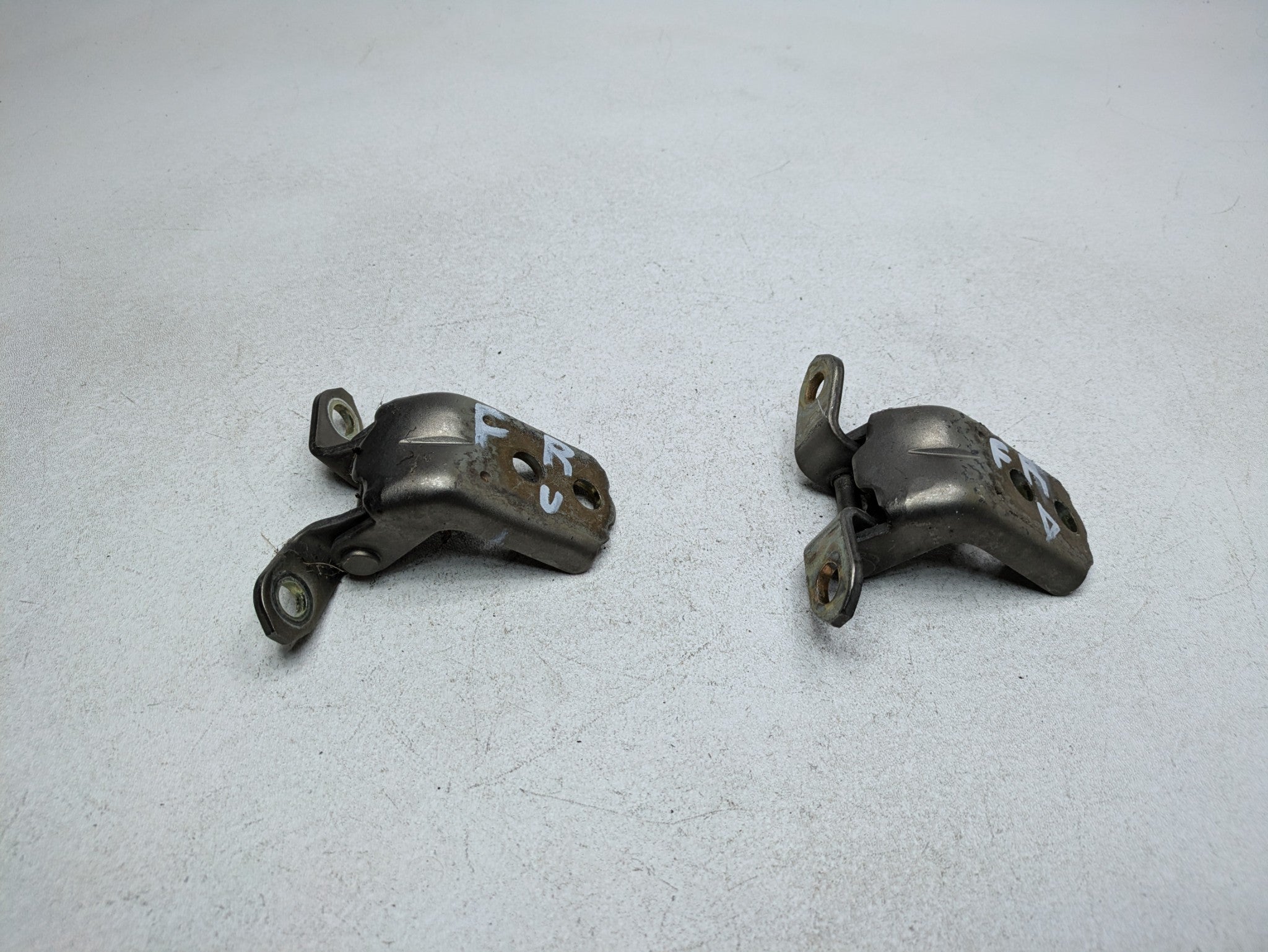 2004 - 2006 OEM NISSAN MAXIMA FRONT RIGHT SIDE UPPER AND LOWER DOOR HINGE SET