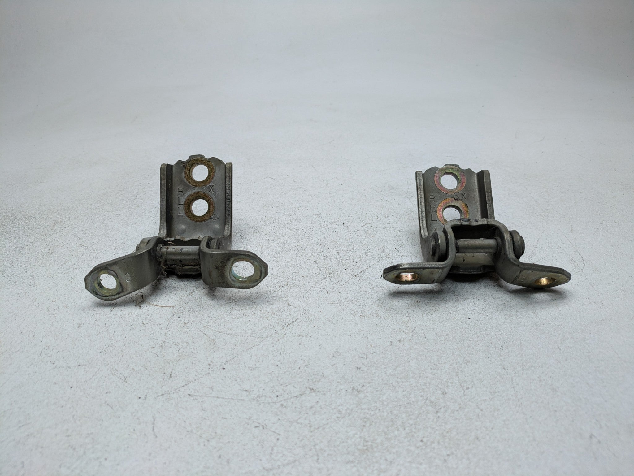 2004 - 2006 OEM NISSAN MAXIMA FRONT RIGHT SIDE UPPER AND LOWER DOOR HINGE SET