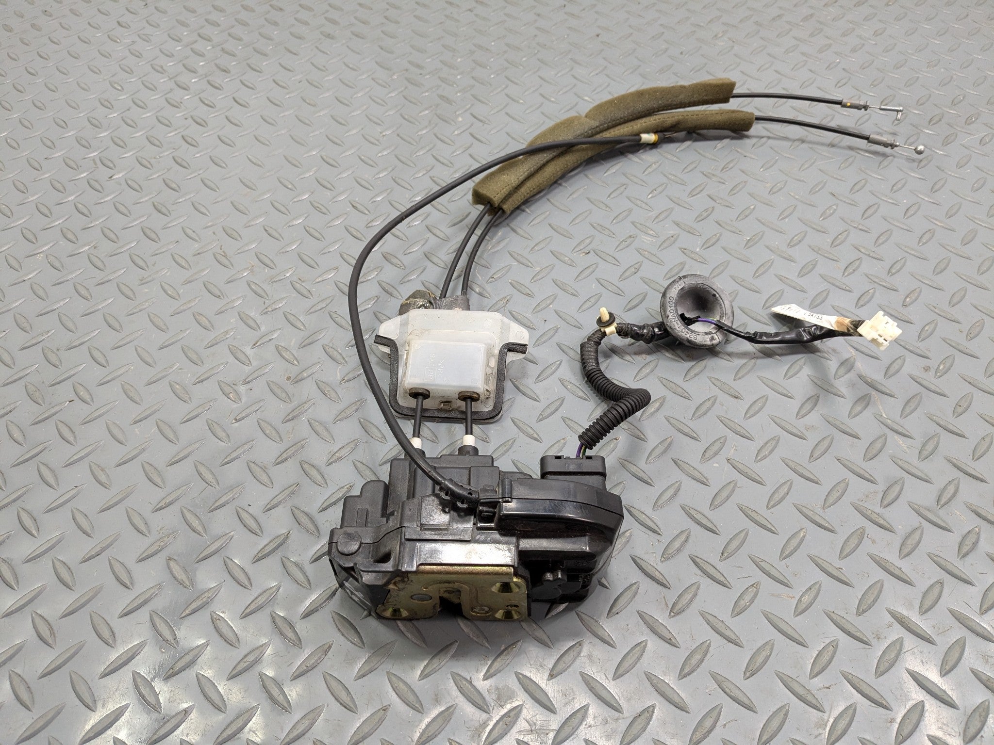 04 - 06 OEM NISSAN MAXIMA FRONT RIGHT PASSENGER SIDE DOOR LATCH LOCK ACTUATOR