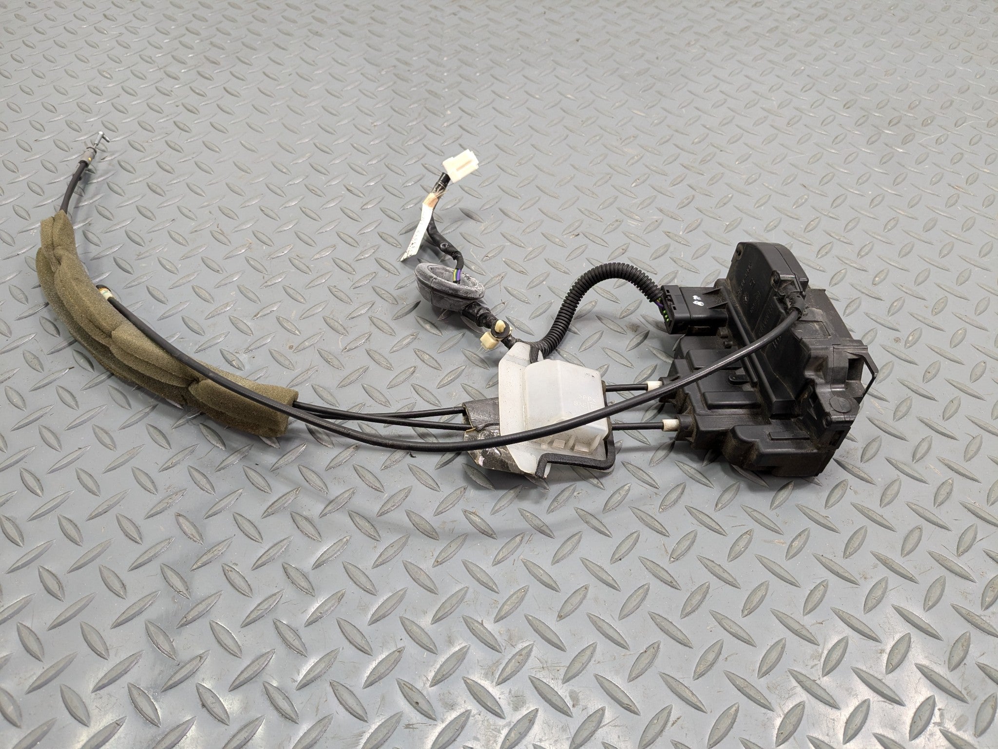04 - 06 OEM NISSAN MAXIMA FRONT RIGHT PASSENGER SIDE DOOR LATCH LOCK ACTUATOR