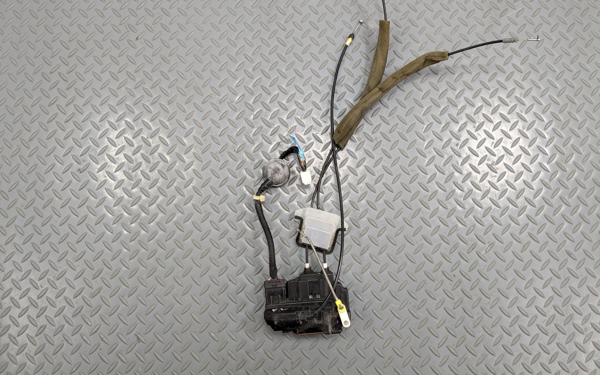 2004 - 2006 OEM NISSAN MAXIMA FRONT LEFT DRIVER SIDE DOOR LATCH LOCK ACTUATOR