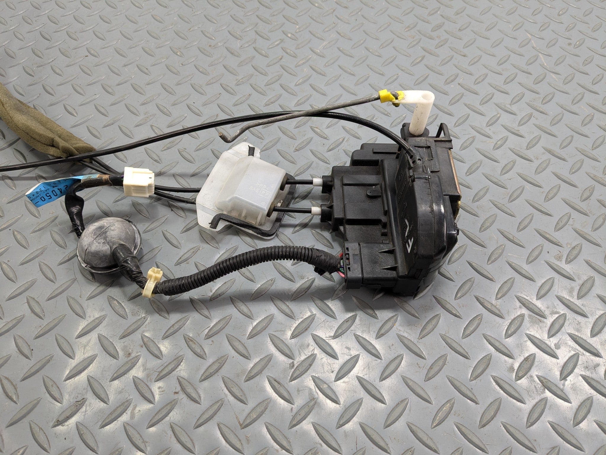 2004 - 2006 OEM NISSAN MAXIMA FRONT LEFT DRIVER SIDE DOOR LATCH LOCK ACTUATOR