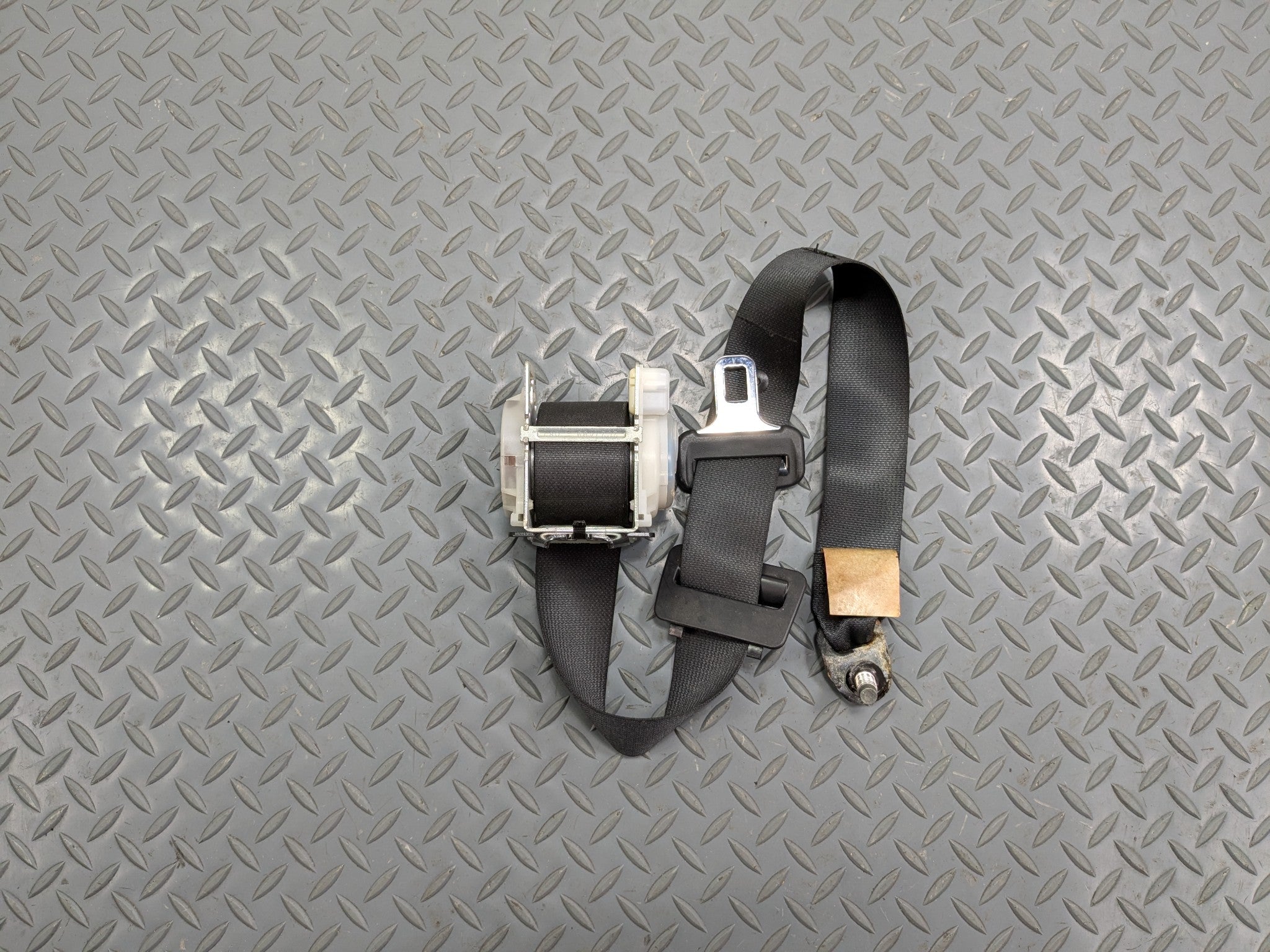 04 - 06 OEM NISSAN MAXIMA REAR RIGHT PASSENGER SIDE SEAT BELT RETRACTOR BLACK