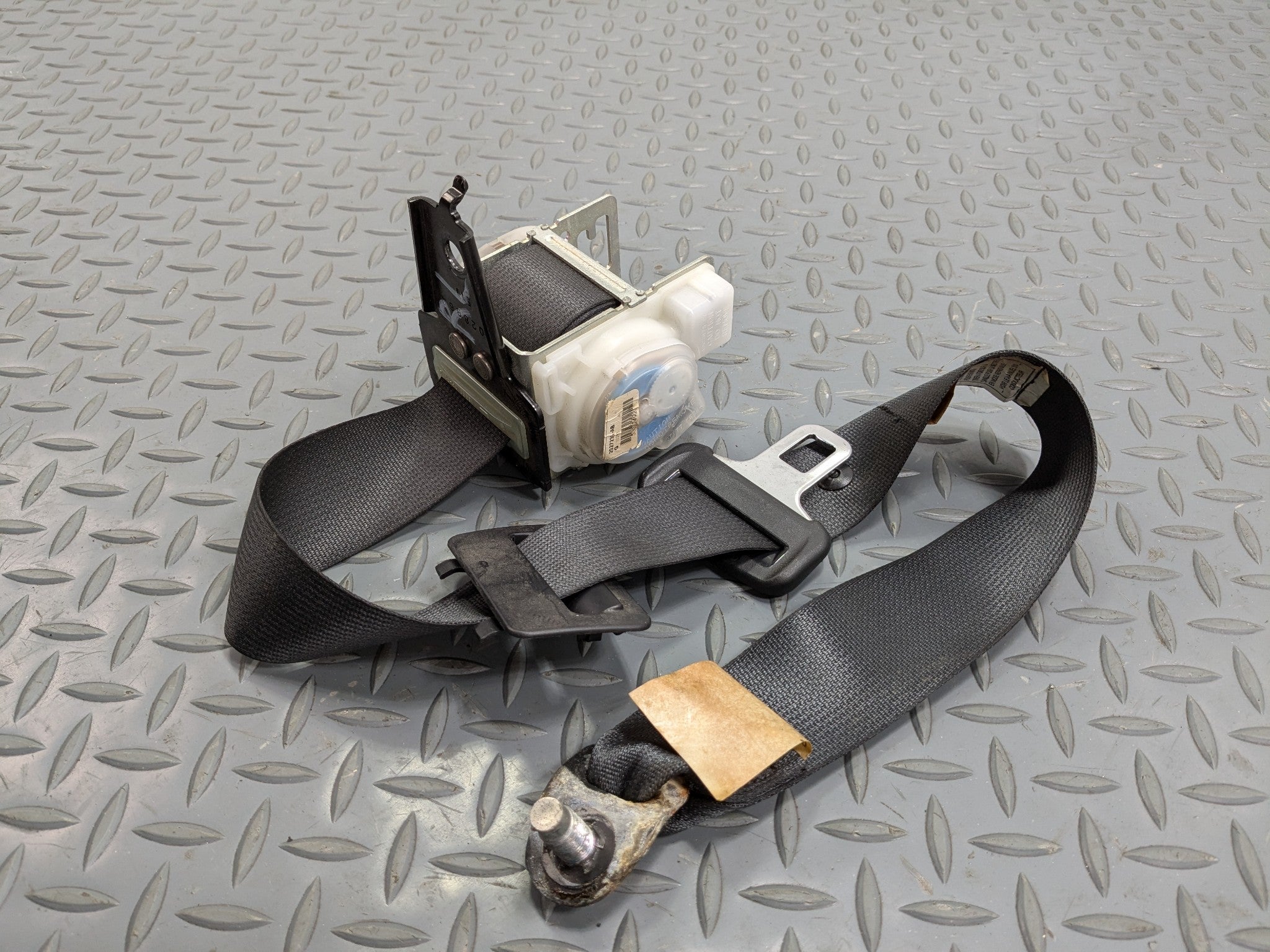 04 - 06 OEM NISSAN MAXIMA REAR RIGHT PASSENGER SIDE SEAT BELT RETRACTOR BLACK