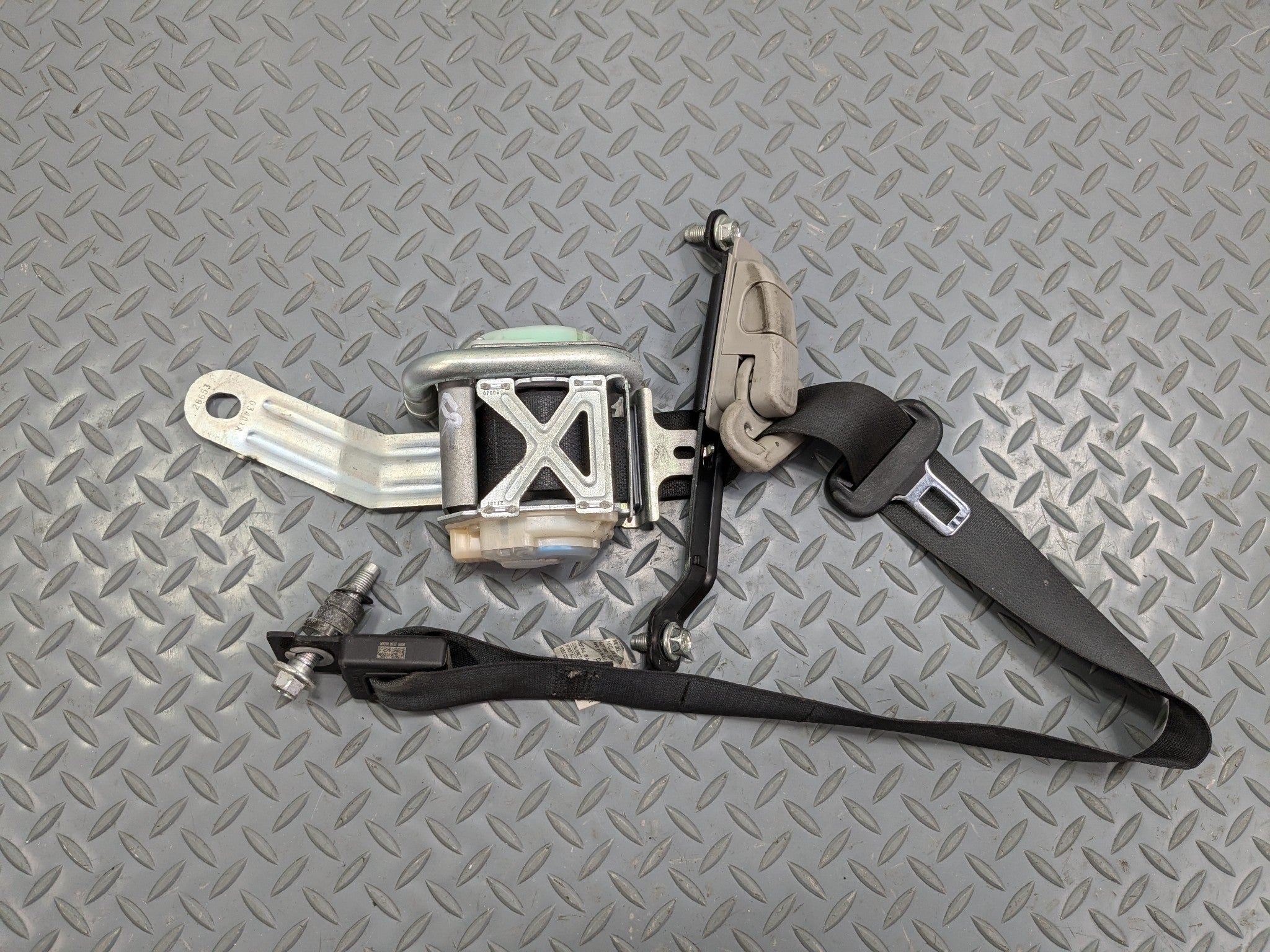 04 - 06 OEM NISSAN MAXIMA FRONT RIGHT PASSENGER SIDE SEAT BELT RETRACTOR BLACK