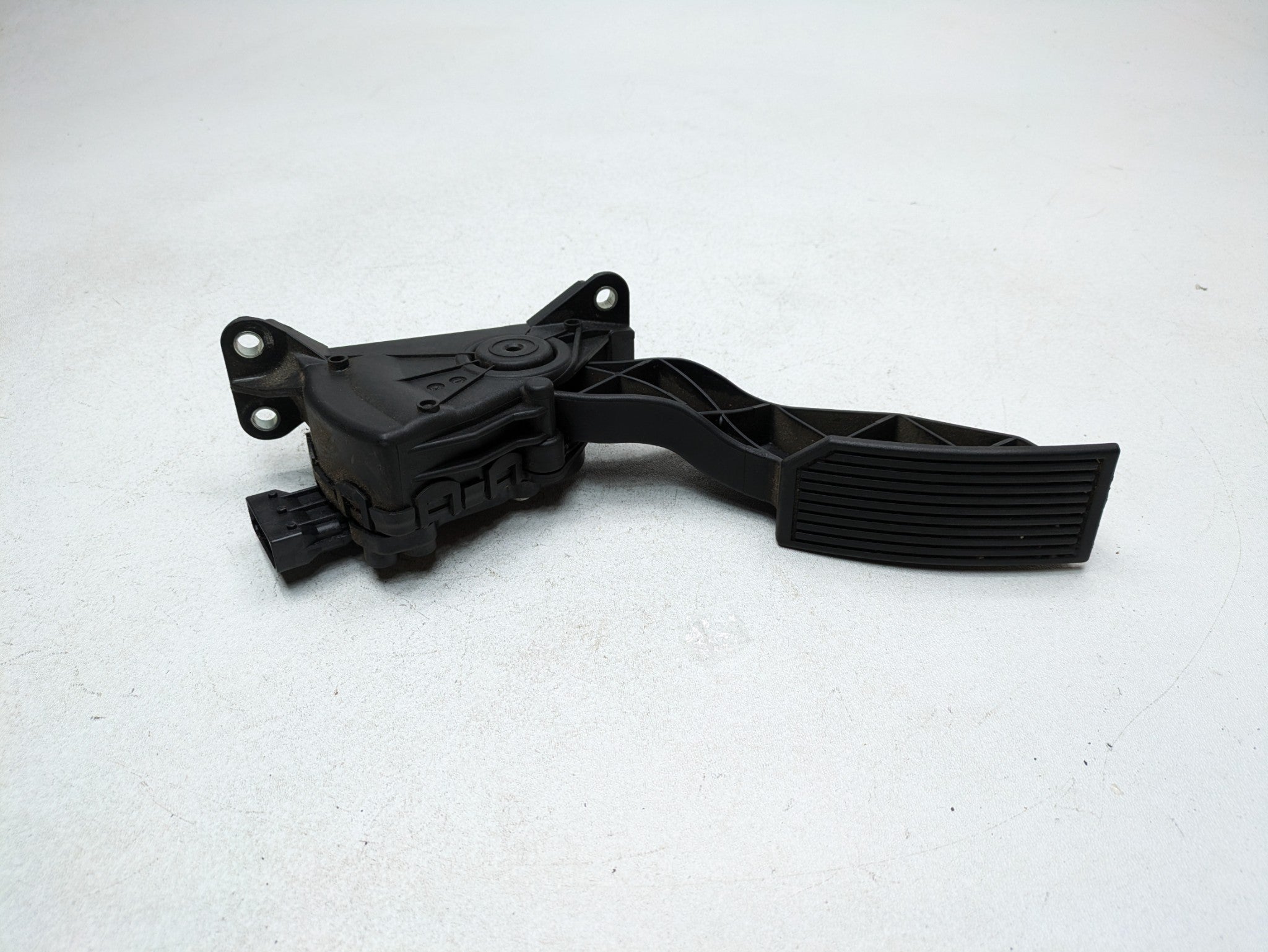 04 - 06 OEM NISSAN MAXIMA GAS THROTTLE ACCELERATOR PEDAL WITH SENSOR ASSEMBLY