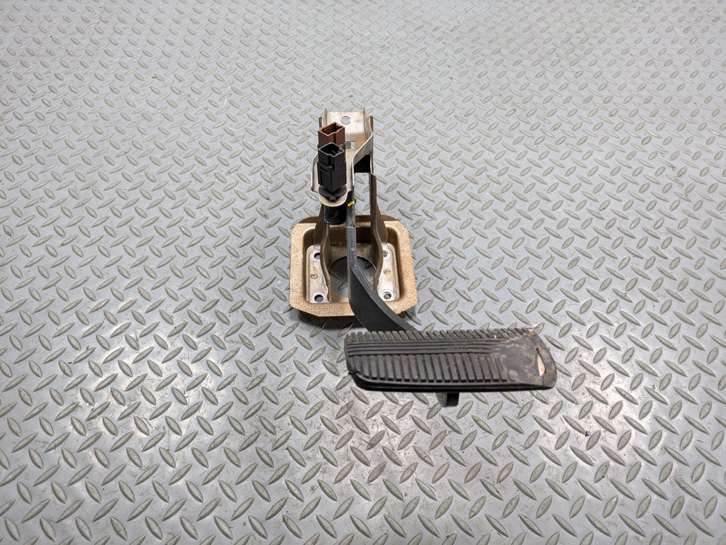 2004 - 2006 OEM NISSAN MAXIMA PARKING BRAKE FOOT STEP PAD PEDAL WITH BRACKET