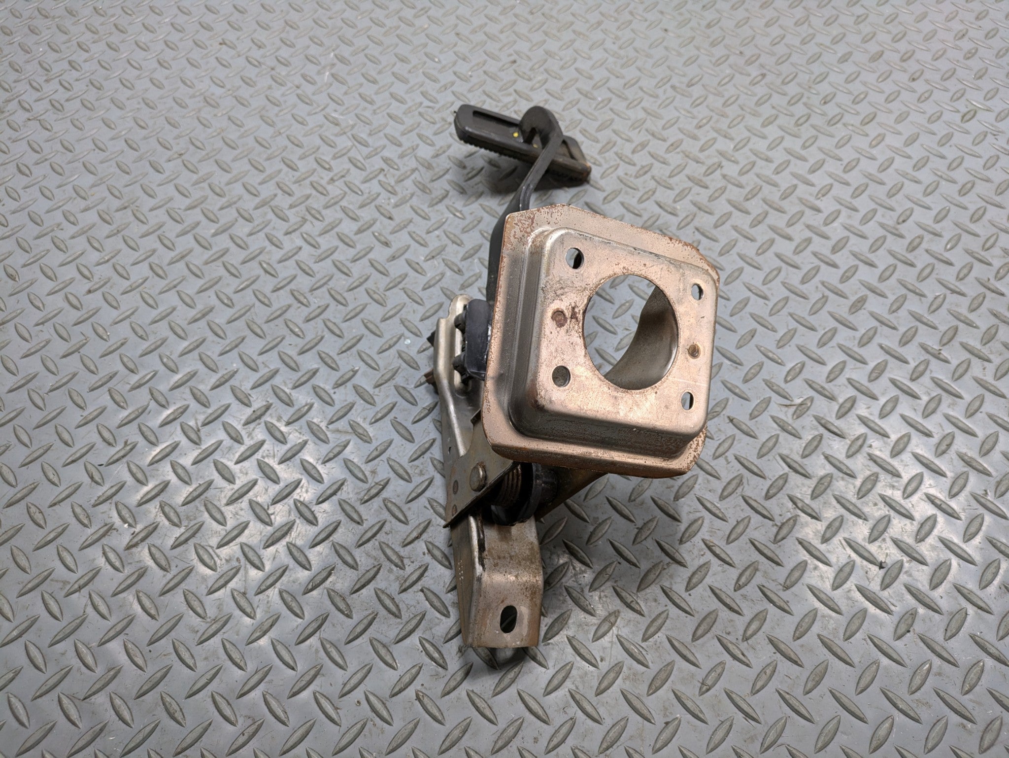 2004 - 2006 OEM NISSAN MAXIMA PARKING BRAKE FOOT STEP PAD PEDAL WITH BRACKET