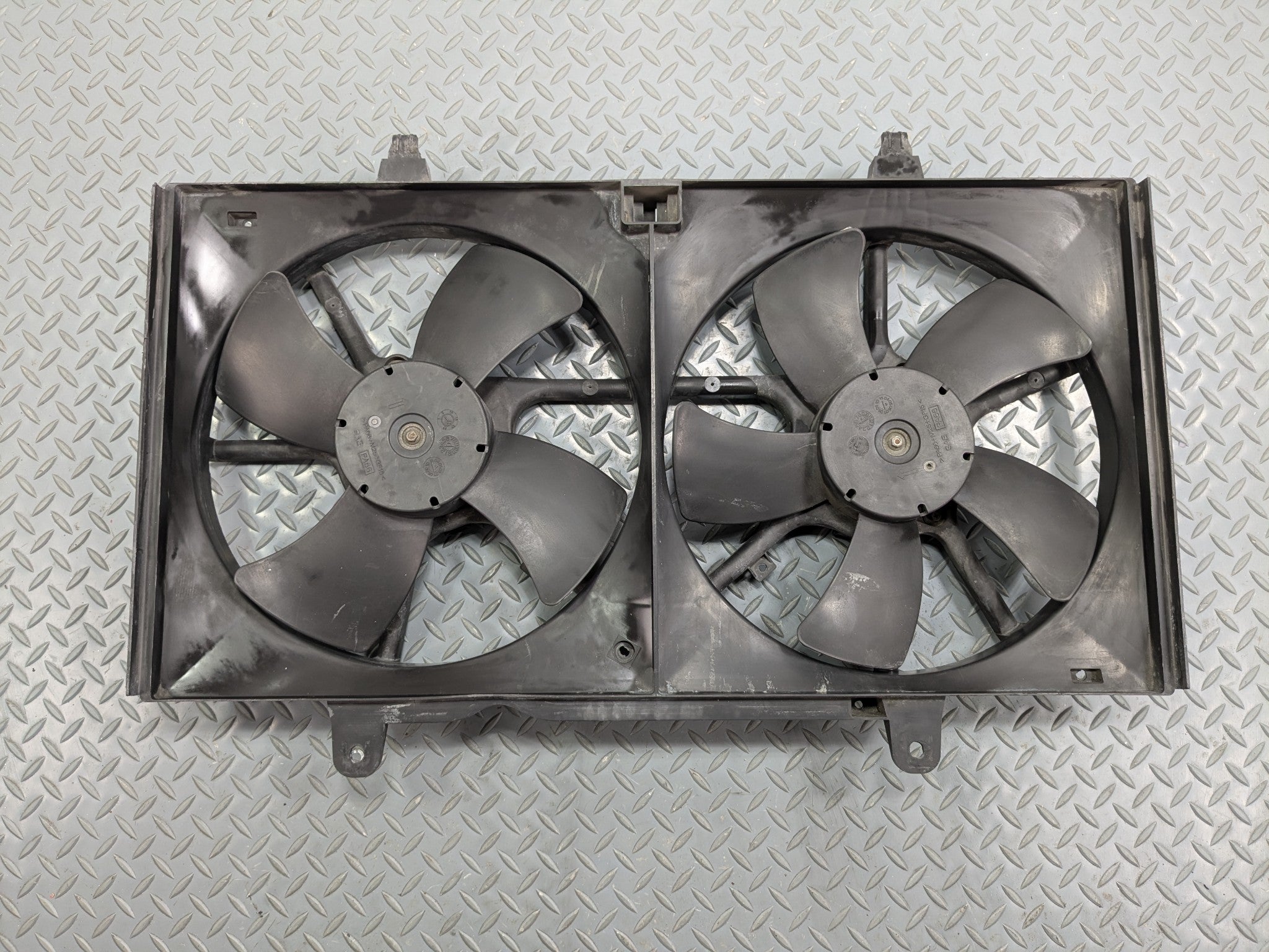 04 - 06 OEM NISSAN MAXIMA DUAL RADIATOR ELECTRIC COOLING FAN WITH SHROUD PANEL
