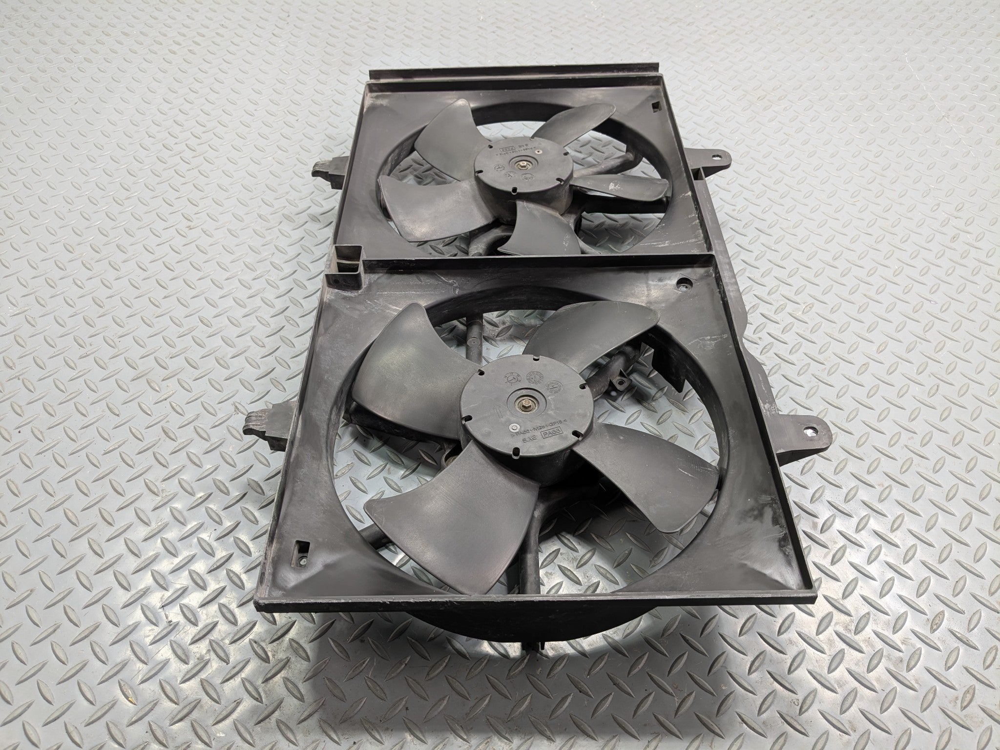 04 - 06 OEM NISSAN MAXIMA DUAL RADIATOR ELECTRIC COOLING FAN WITH SHROUD PANEL