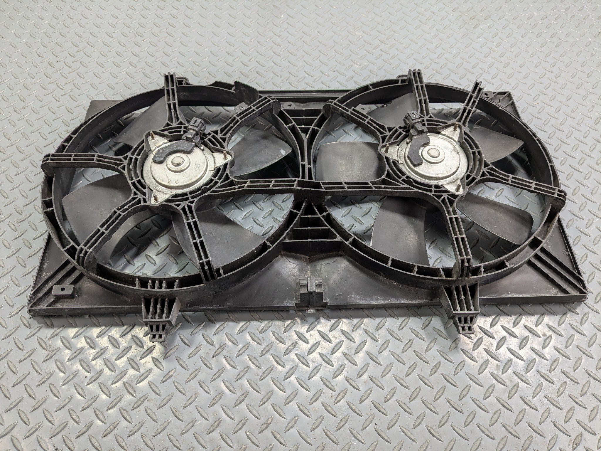 04 - 06 OEM NISSAN MAXIMA DUAL RADIATOR ELECTRIC COOLING FAN WITH SHROUD PANEL