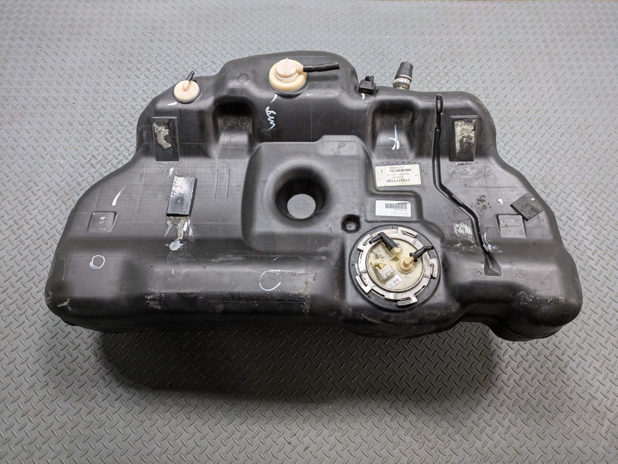 2004 - 2006 OEM NISSAN MAXIMA GAS FUEL TANK RESERVOIR ASSEMBLY 20 GAL