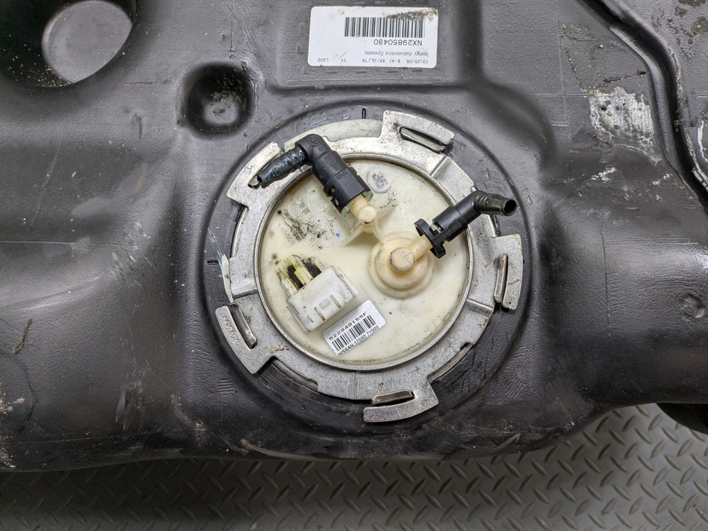 2004 - 2006 OEM NISSAN MAXIMA GAS FUEL TANK RESERVOIR ASSEMBLY 20 GAL