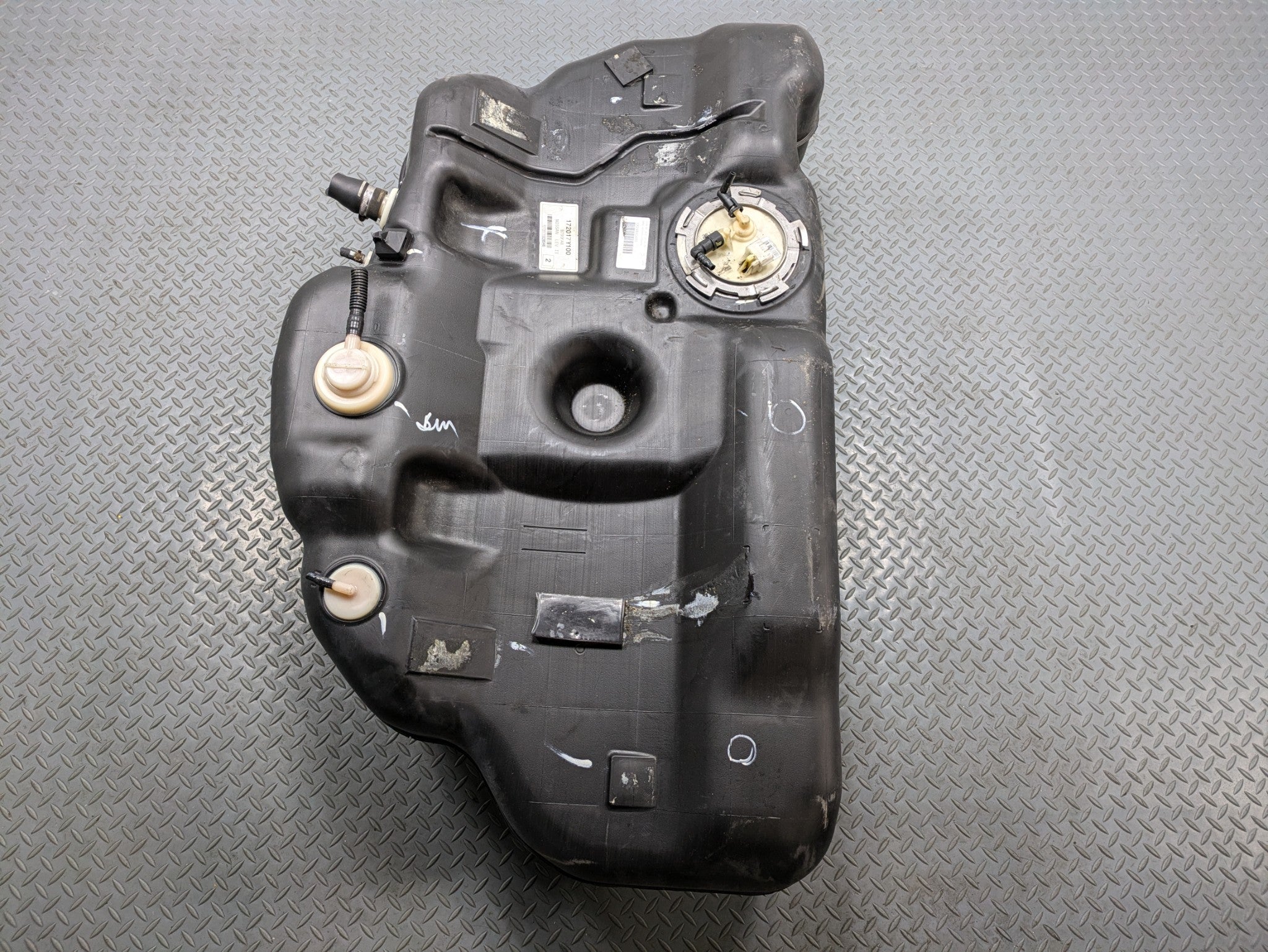 2004 - 2006 OEM NISSAN MAXIMA GAS FUEL TANK RESERVOIR ASSEMBLY 20 GAL