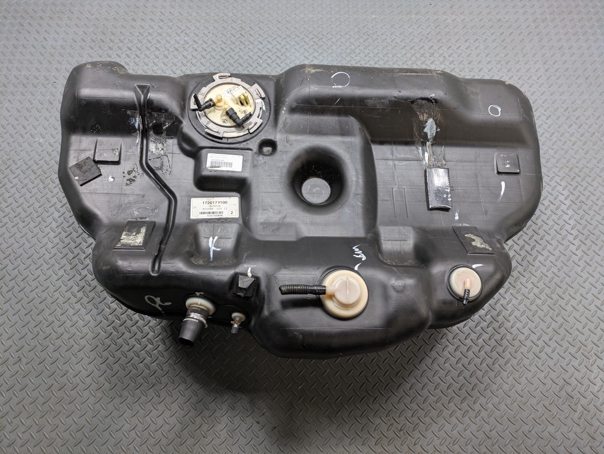 2004 - 2006 OEM NISSAN MAXIMA GAS FUEL TANK RESERVOIR ASSEMBLY 20 GAL