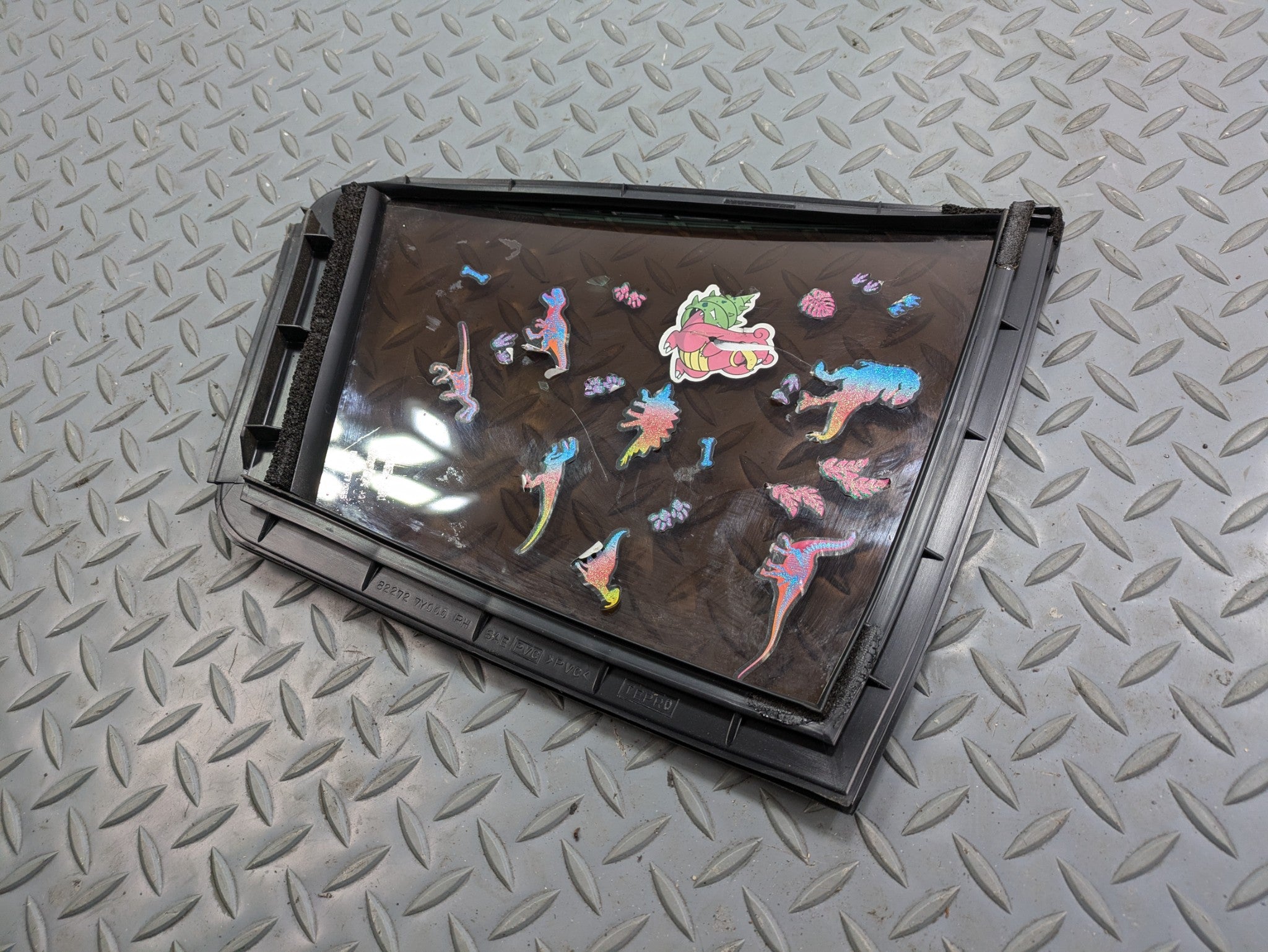 2004 - 2006 OEM NISSAN MAXIMA REAR RIGHT PASSENGER SIDE DOOR VENT WINDOW GLASS