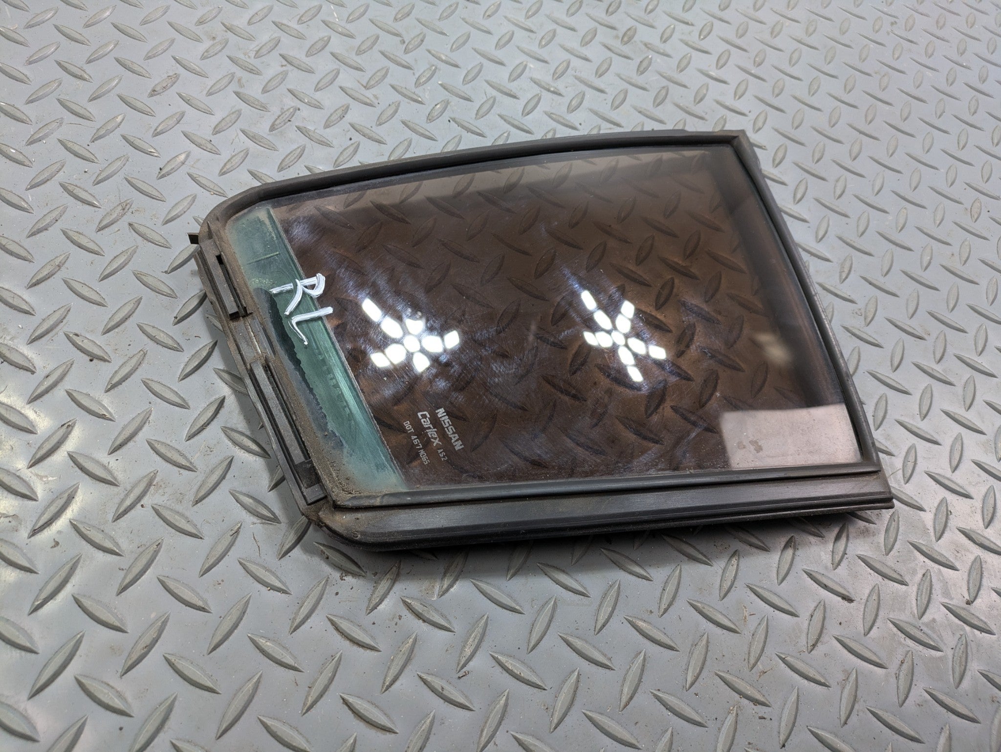 2004 - 2006 OEM NISSAN MAXIMA REAR LEFT DRIVER SIDE DOOR VENT WINDOW GLASS