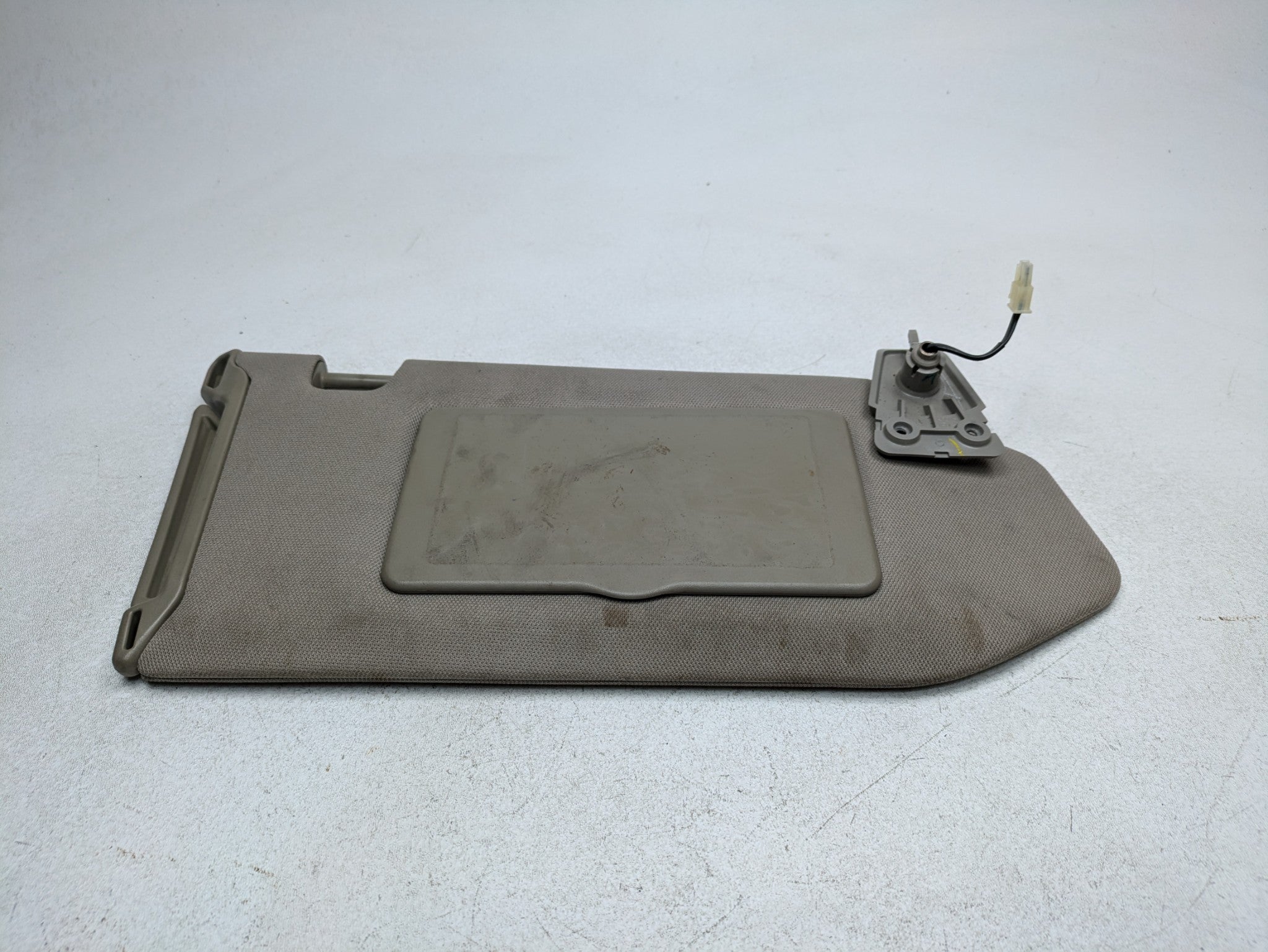 04 - 06 OEM NISSAN MAXIMA RIGHT PASSENGER SIDE SUN VISOR ILLUMINATED GRAY CLOTH
