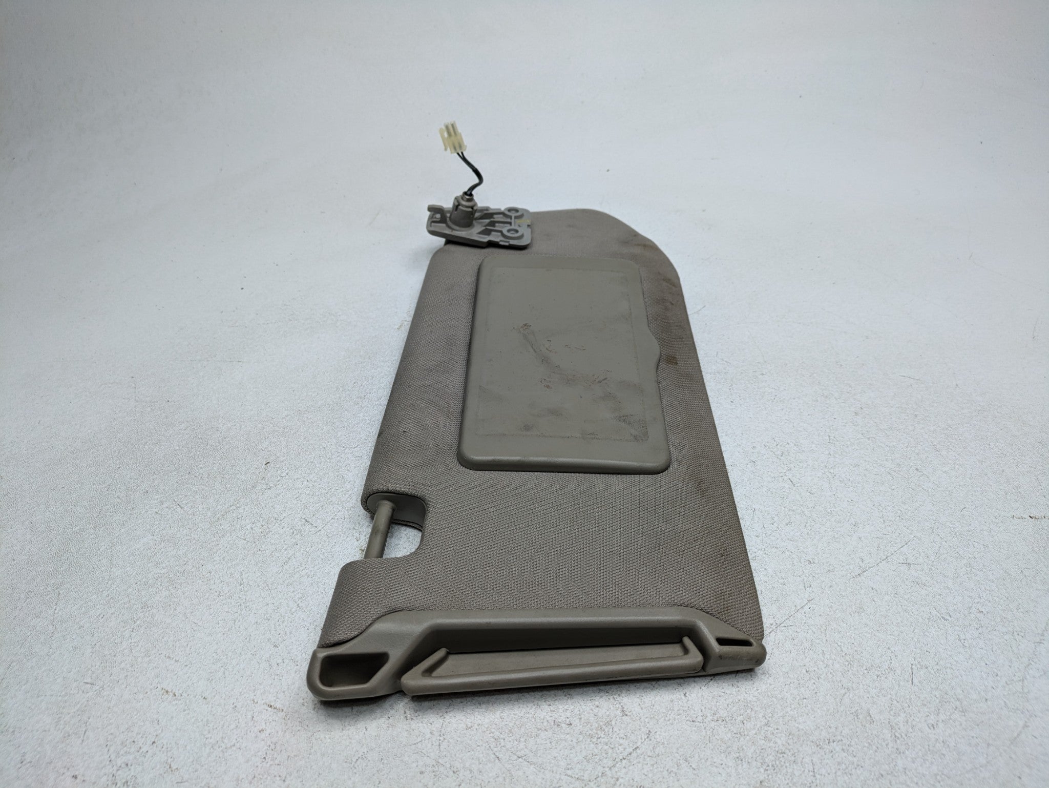 04 - 06 OEM NISSAN MAXIMA RIGHT PASSENGER SIDE SUN VISOR ILLUMINATED GRAY CLOTH