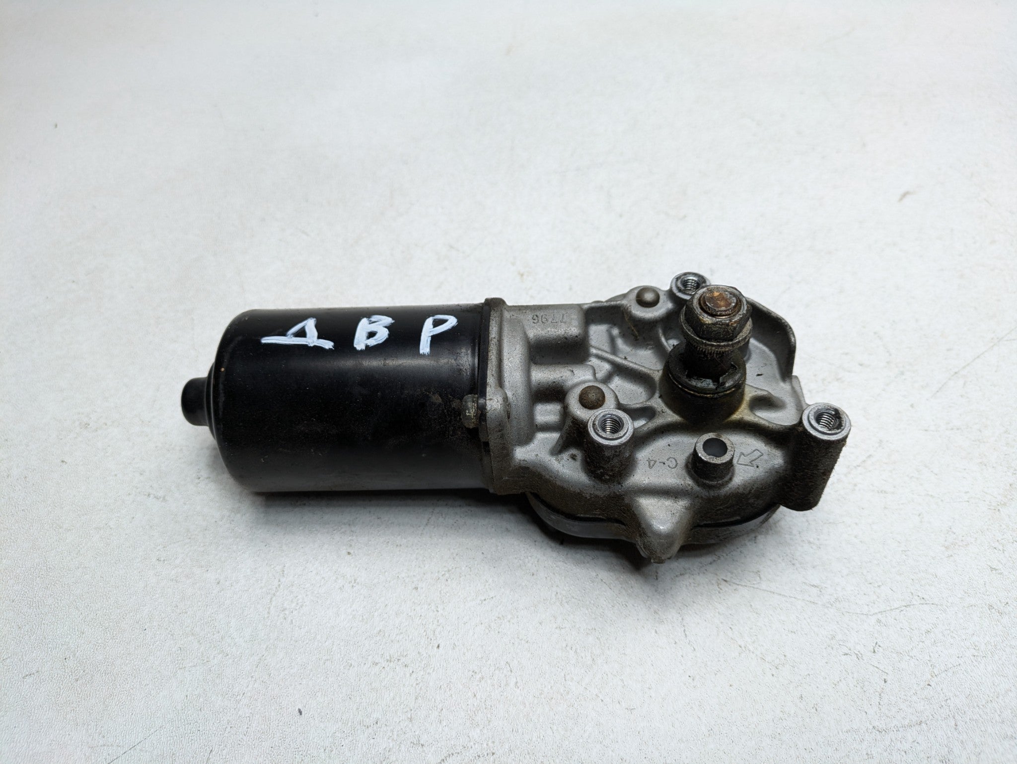 2004 - 2006 OEM NISSAN MAXIMA FRONT SIDE WINDSHIELD WIPER MOTOR ASSEMBLY