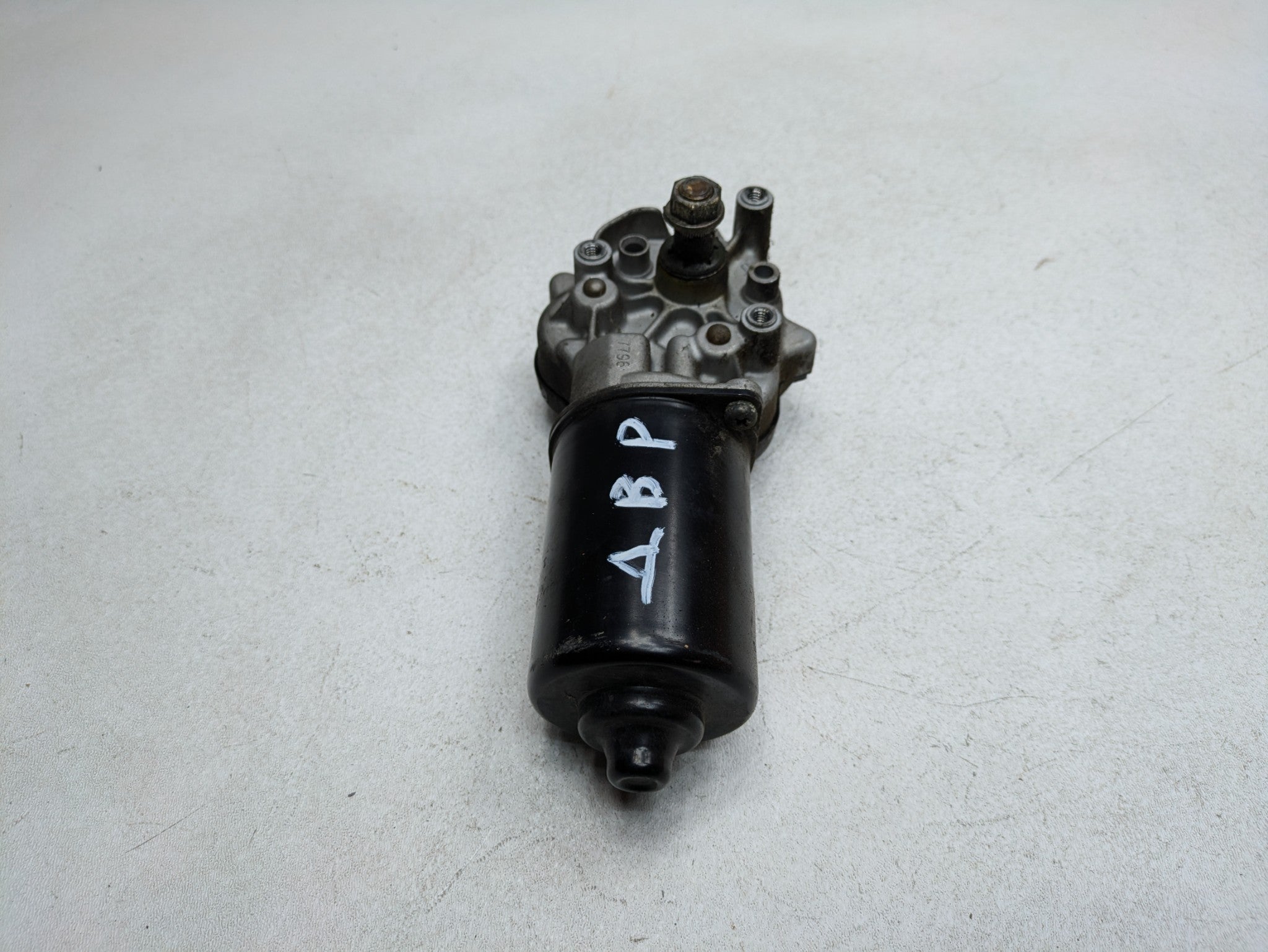 2004 - 2006 OEM NISSAN MAXIMA FRONT SIDE WINDSHIELD WIPER MOTOR ASSEMBLY