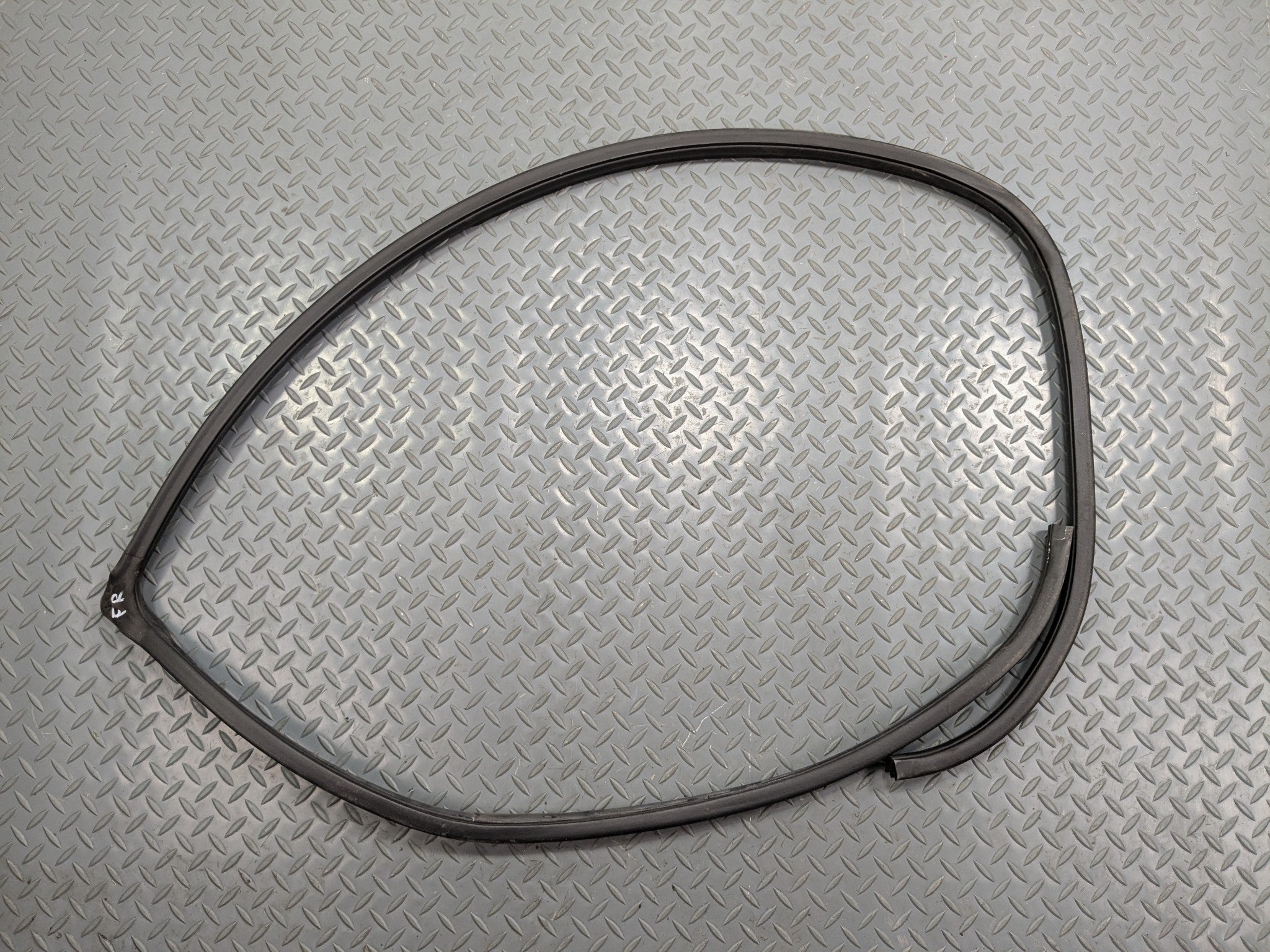 04 - 06 OEM NISSAN MAXIMA FRONT RIGHT PASSENGER SIDE WEATHER STRIPPING RUBBER