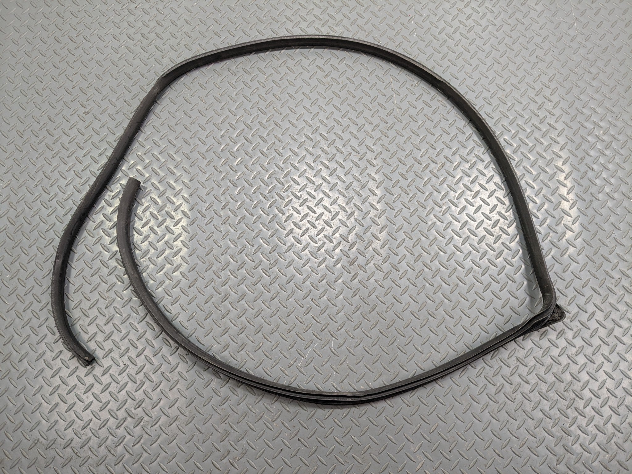 04 - 06 OEM NISSAN MAXIMA FRONT RIGHT PASSENGER SIDE WEATHER STRIPPING RUBBER