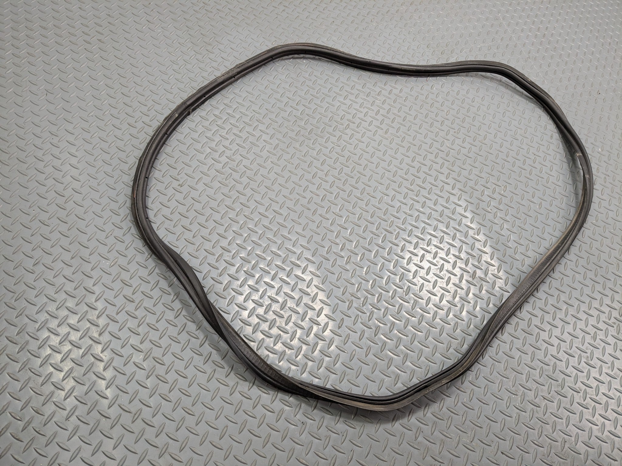 2004 - 2006 OEM NISSAN MAXIMA REAR TRUNK TAILGATE SEAL WEATHER STRIPPING RUBBER