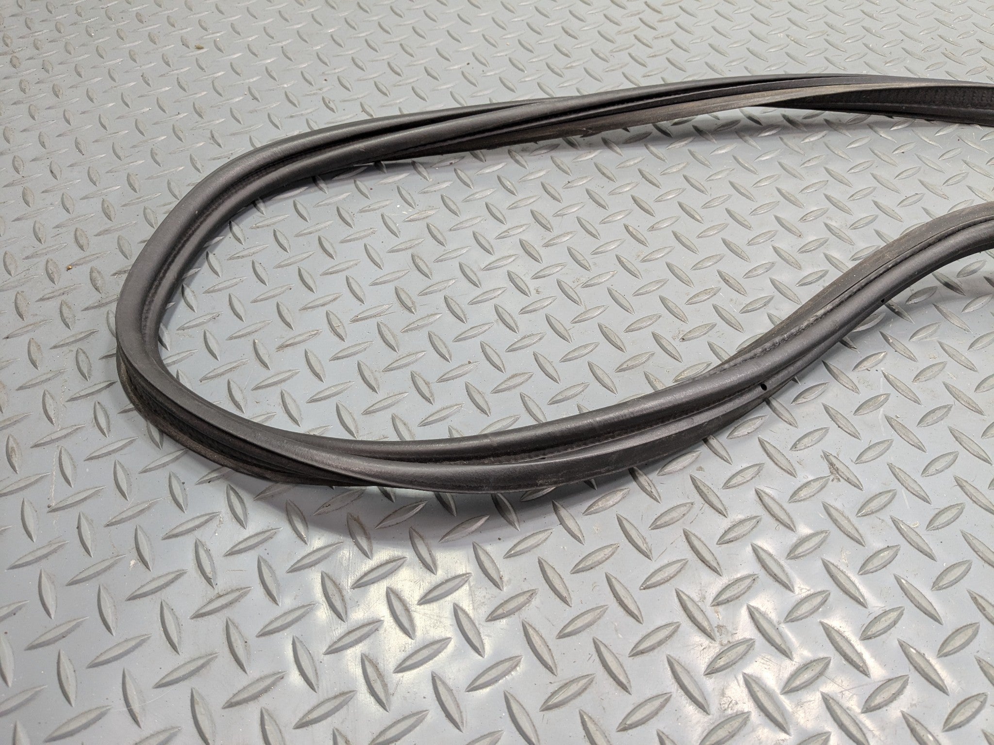 2004 - 2006 OEM NISSAN MAXIMA REAR TRUNK TAILGATE SEAL WEATHER STRIPPING RUBBER