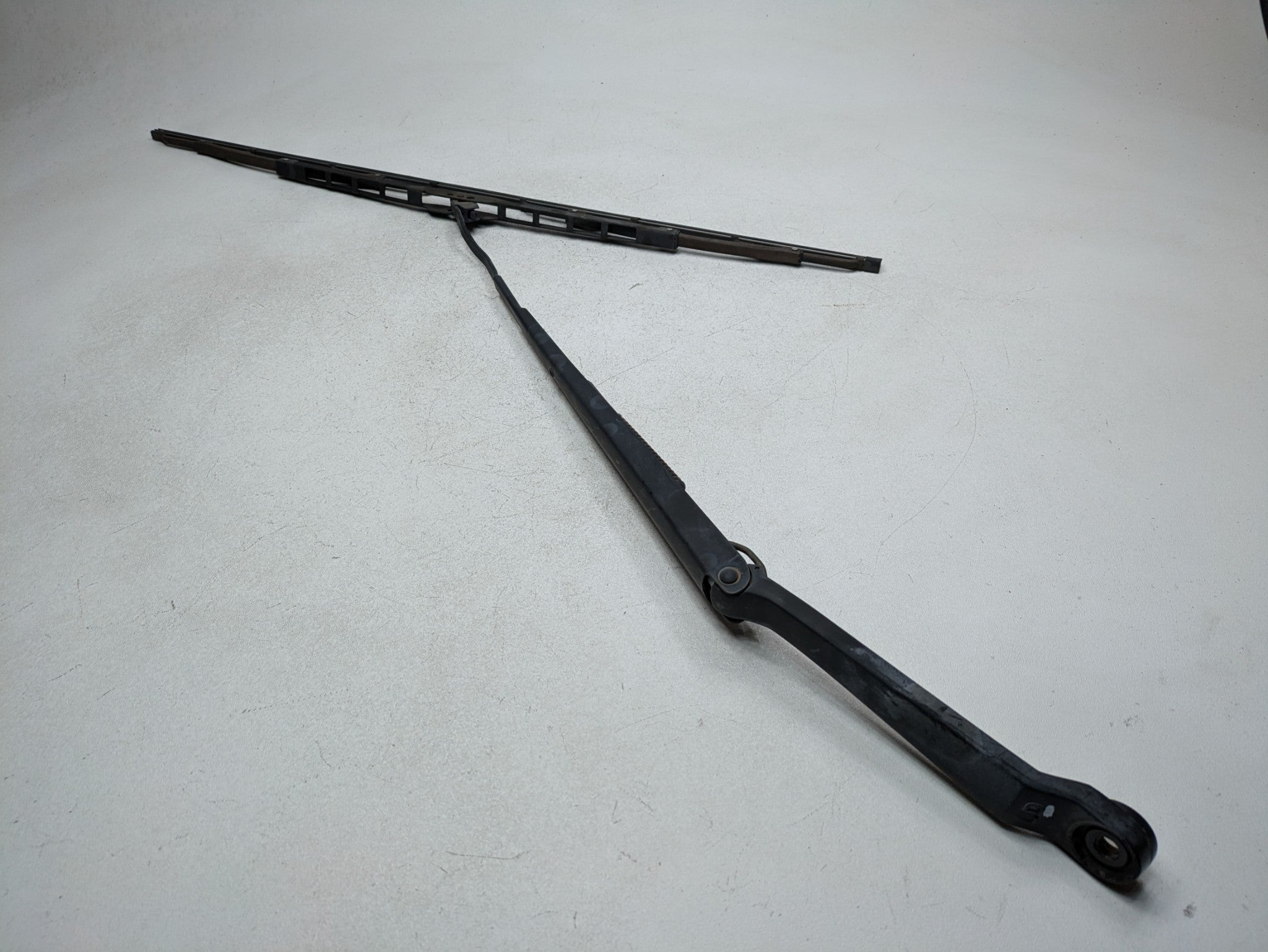 04 - 06 OEM NISSAN MAXIMA FRONT LEFT DRIVER SIDE WINDSHIELD WIPER ARM WITH BLADE