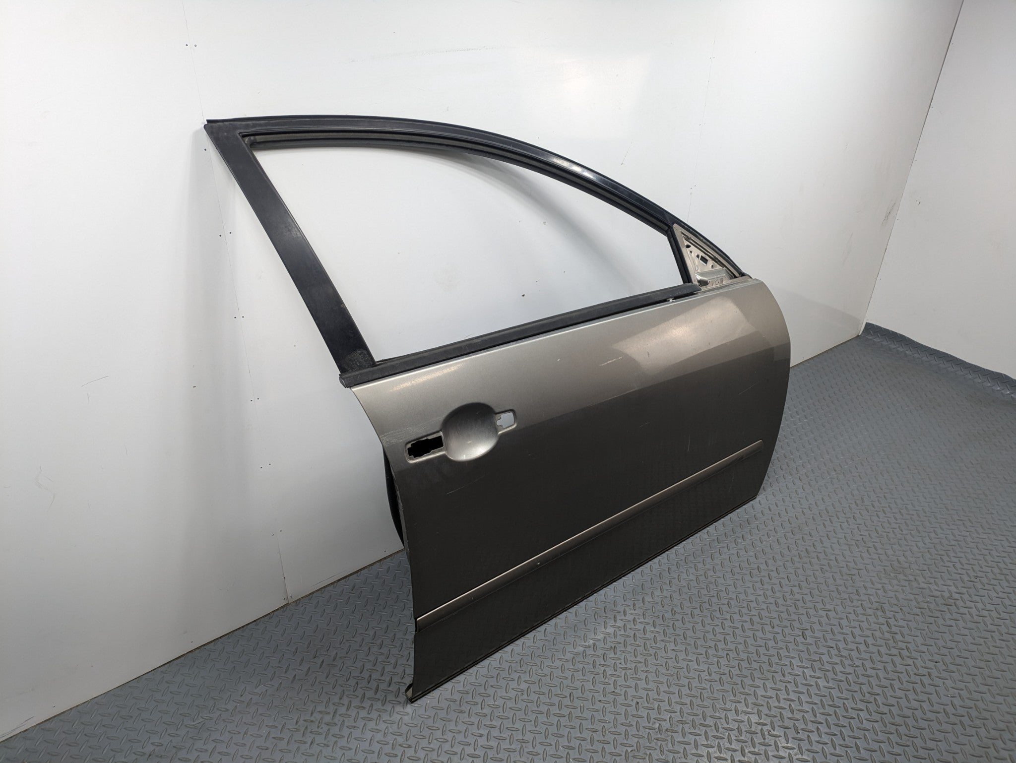 04 - 06 OEM NISSAN MAXIMA FRONT RIGHT PASSENGER SIDE DOOR SHELL PANEL ASSEMBLY