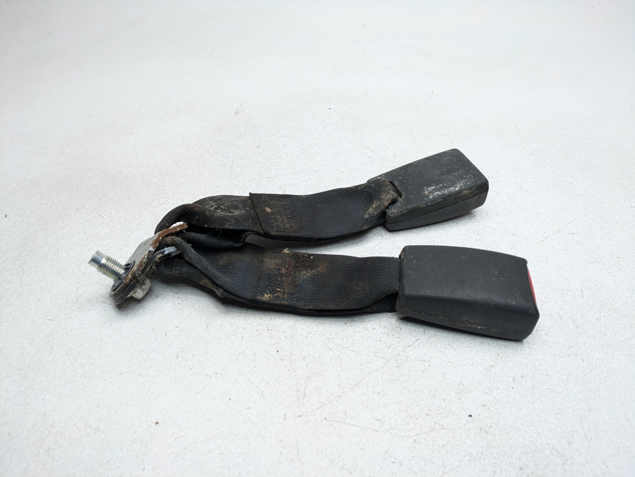 04 - 06 OEM NISSAN MAXIMA REAR RIGHT PASSENGER AND CENTER SIDE SEAT BELT BUCKLE
