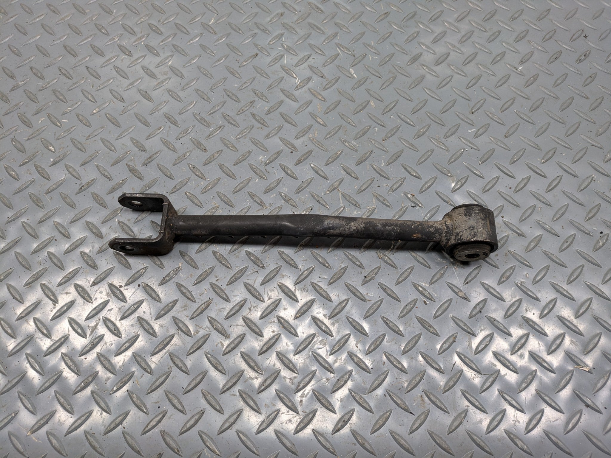04 - 06 OEM NISSAN MAXIMA REAR RIGHT SIDE SUSPENSION LOWER FORWARD CONTROL ARM