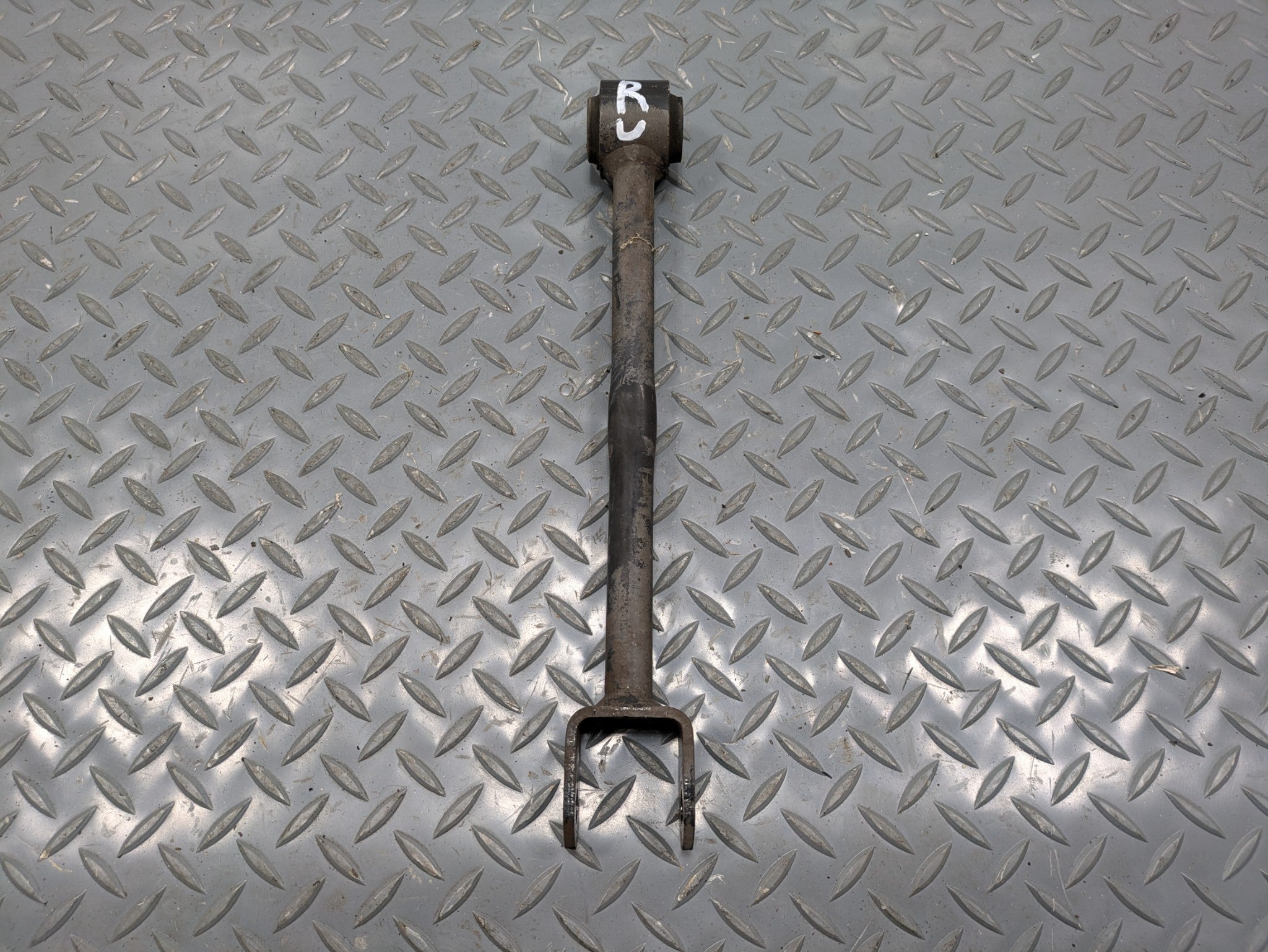 04 - 06 OEM NISSAN MAXIMA REAR RIGHT SIDE SUSPENSION LOWER FORWARD CONTROL ARM