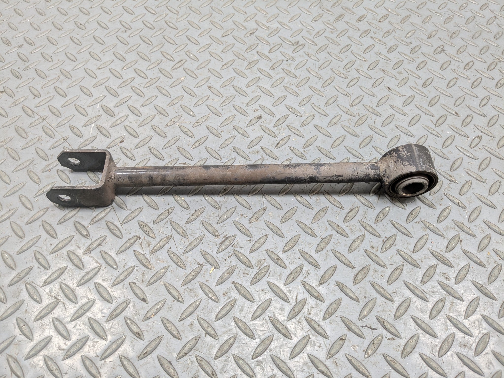 04 - 06 OEM NISSAN MAXIMA REAR RIGHT PASSENGER SIDE LOWER CONTROL TRAILING ARM