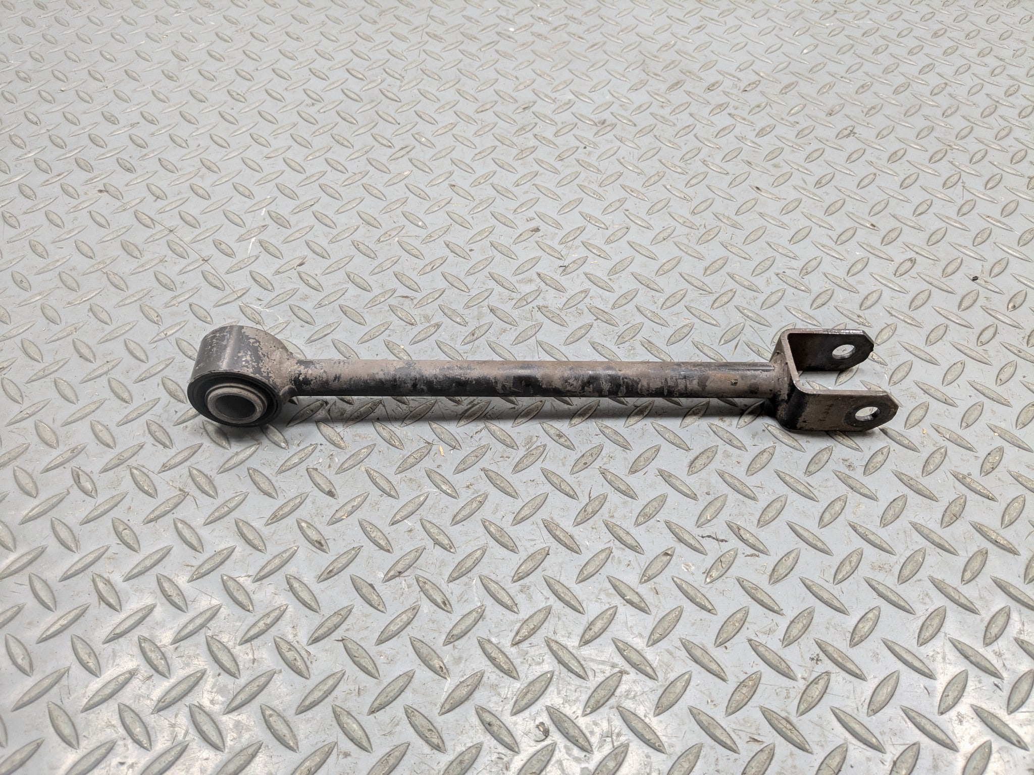 04 - 06 OEM NISSAN MAXIMA REAR RIGHT PASSENGER SIDE LOWER CONTROL TRAILING ARM