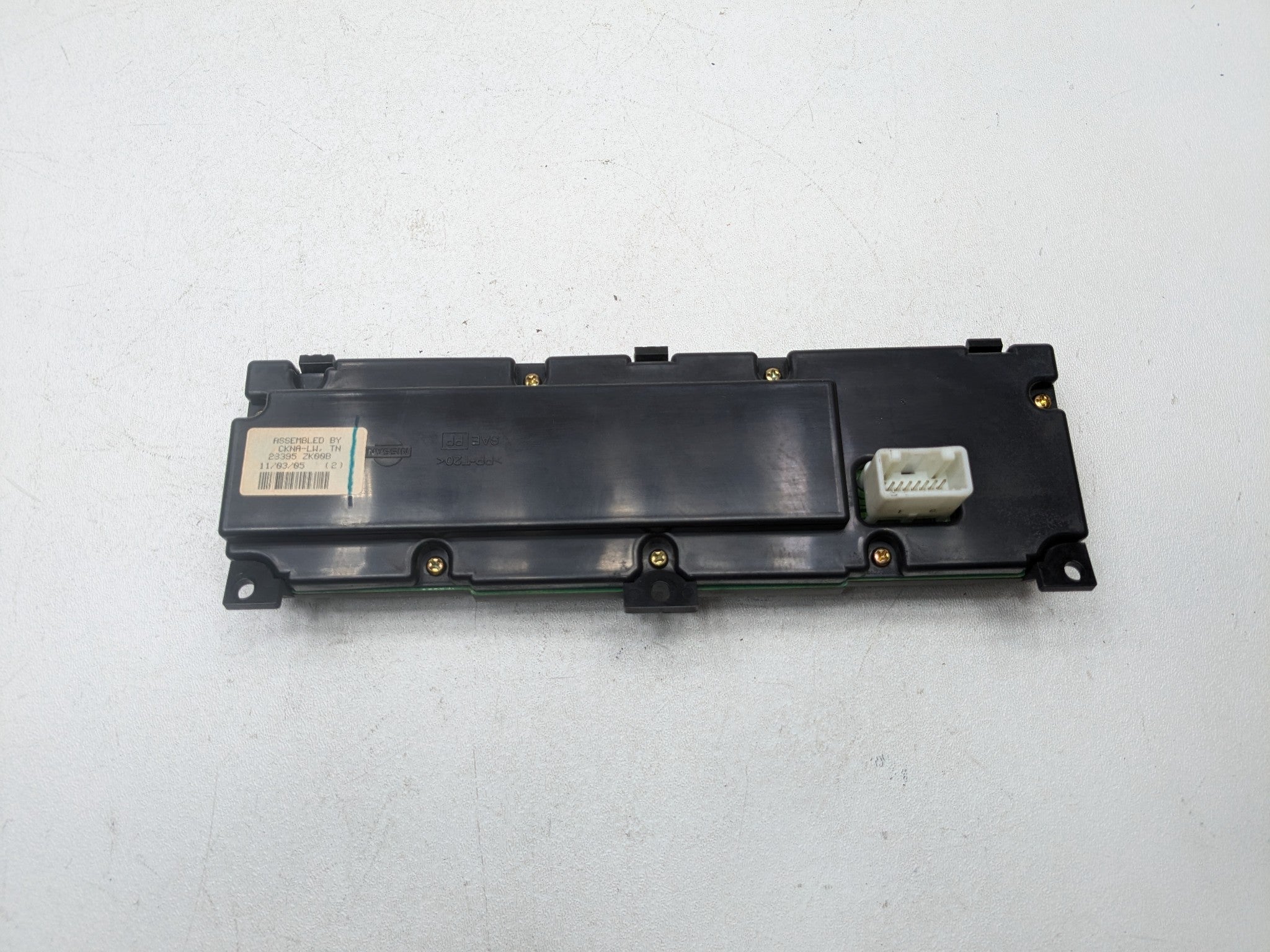 04 - 06 OEM NISSAN MAXIMA FRONT DASH RADIO AUDIO CONTROL SWITCH PANEL ASSEMBLY