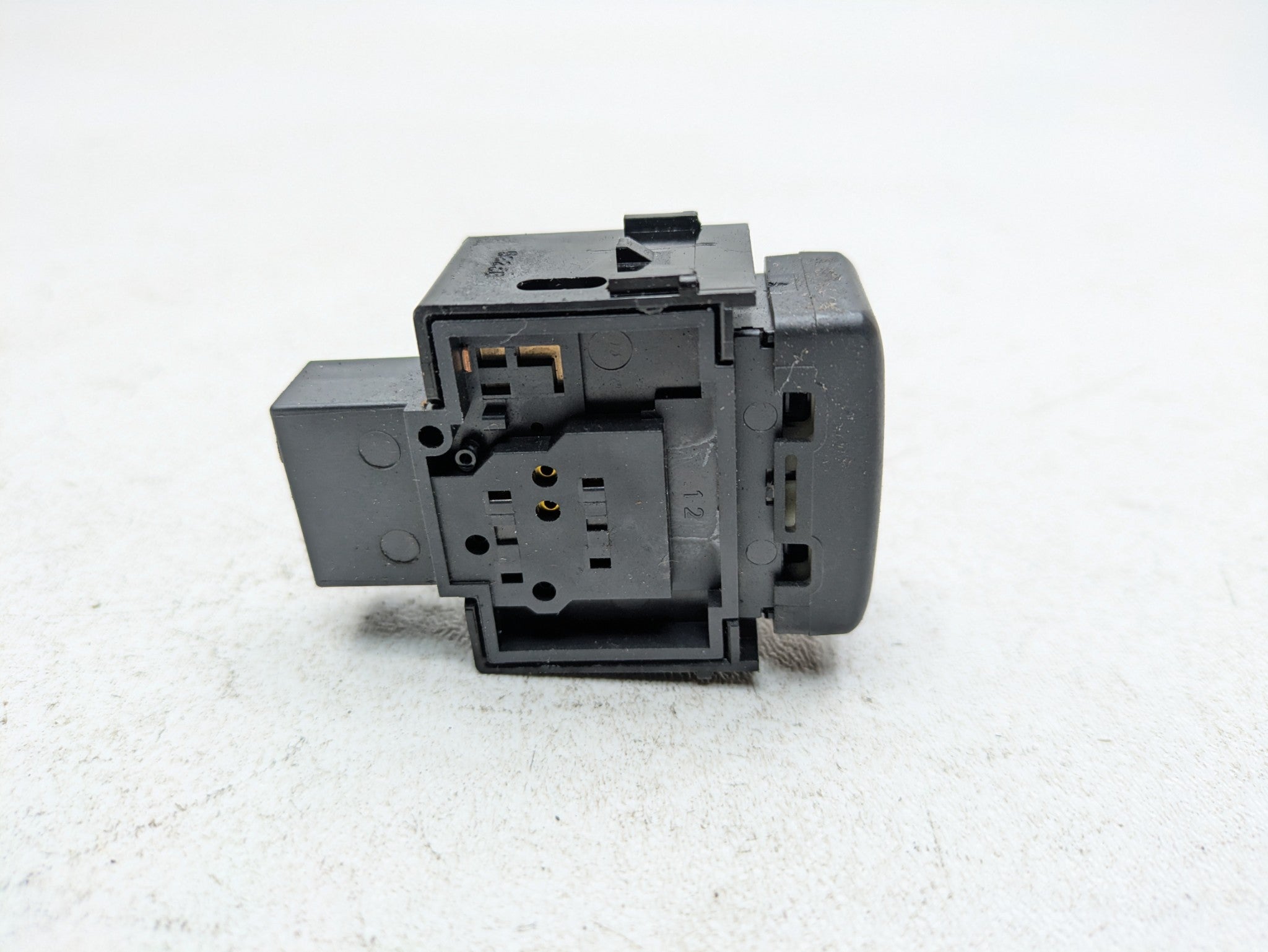 2004 - 2006 OEM NISSAN MAXIMA TRACTION CONTROL TCS BUTTON SWITCH ASSEMBLY