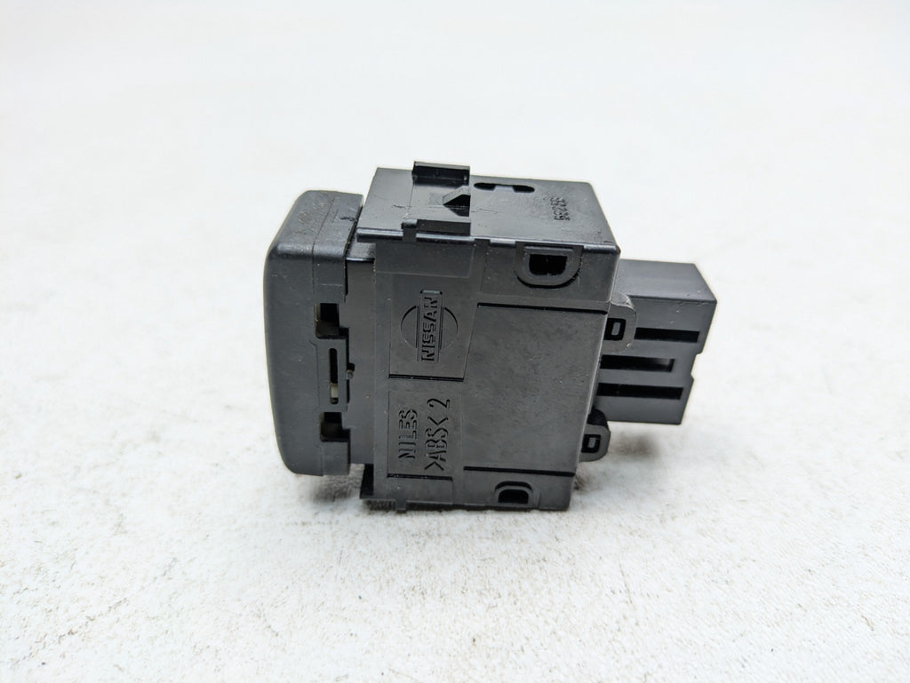 2004 - 2006 OEM NISSAN MAXIMA TRACTION CONTROL TCS BUTTON SWITCH ASSEMBLY