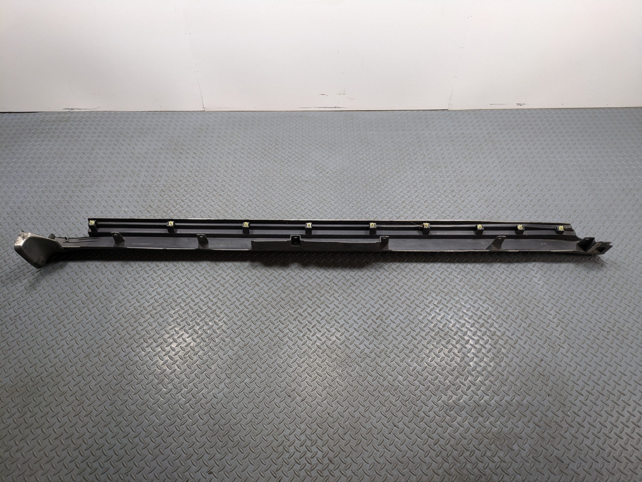 2004 - 2006 OEM NISSAN MAXIMA RIGHT PASSENGER SIDE ROCKER MOLDING TRIM PANEL