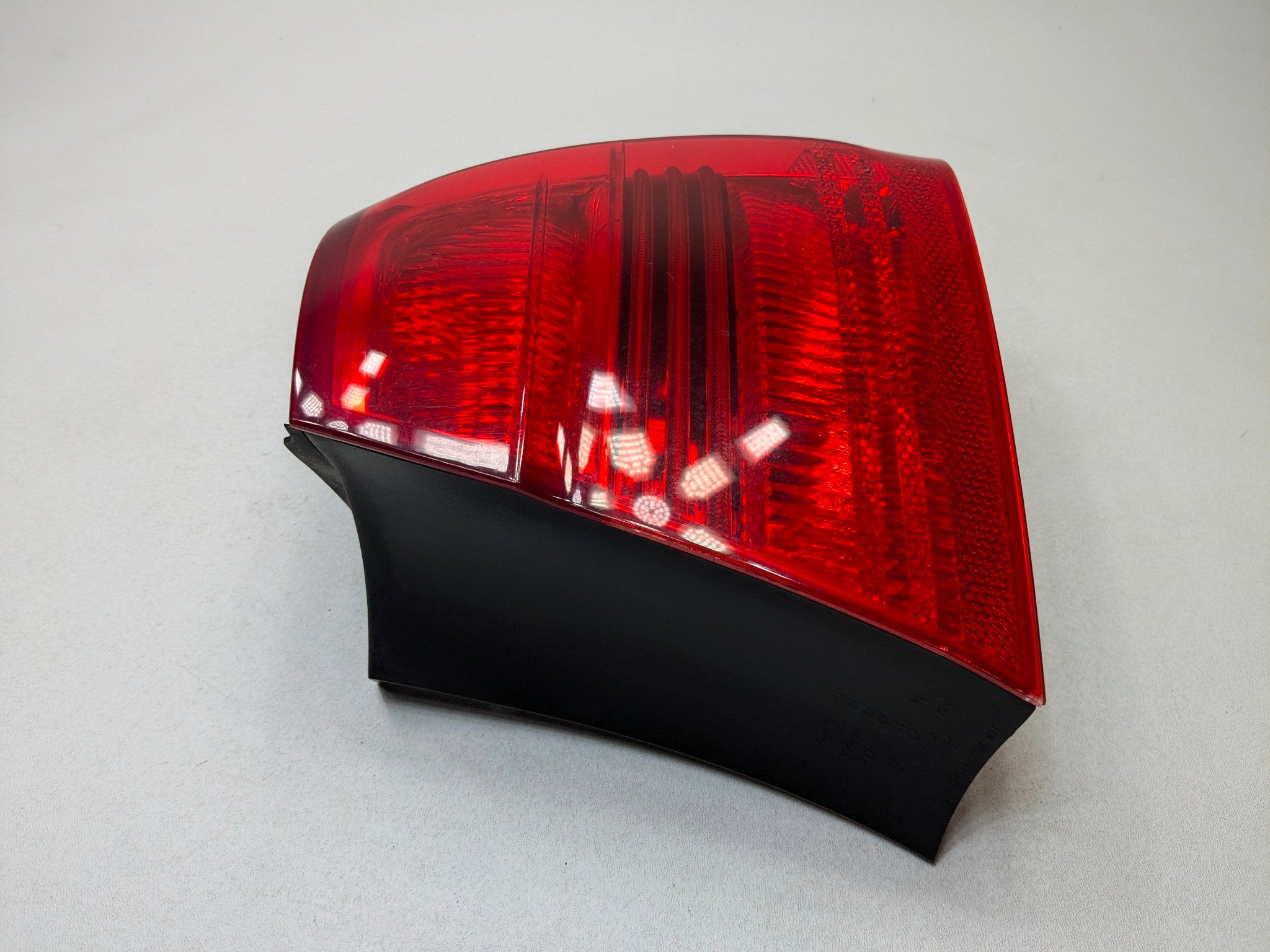 2006 - 2008 OEM BMW 328I REAR RIGHT PASSENGER SIDE TAIL LIGHT ASSEMBLY