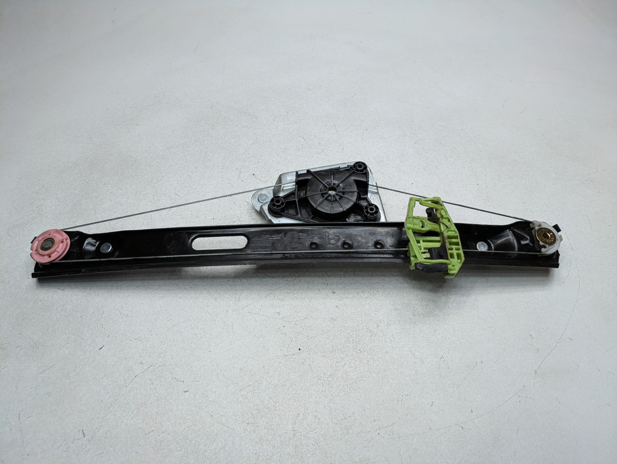 06 - 08 OEM BMW 328I REAR RIGHT PASSENGER SIDE REGULATOR WITHOUT MOTOR ASSEMBLY