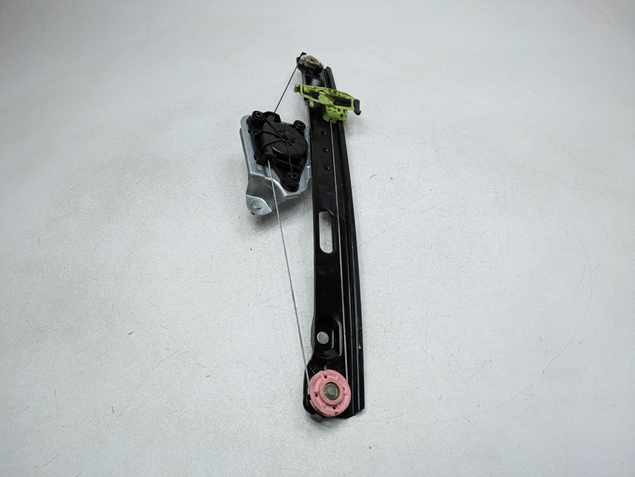 06 - 08 OEM BMW 328I REAR RIGHT PASSENGER SIDE REGULATOR WITHOUT MOTOR ASSEMBLY