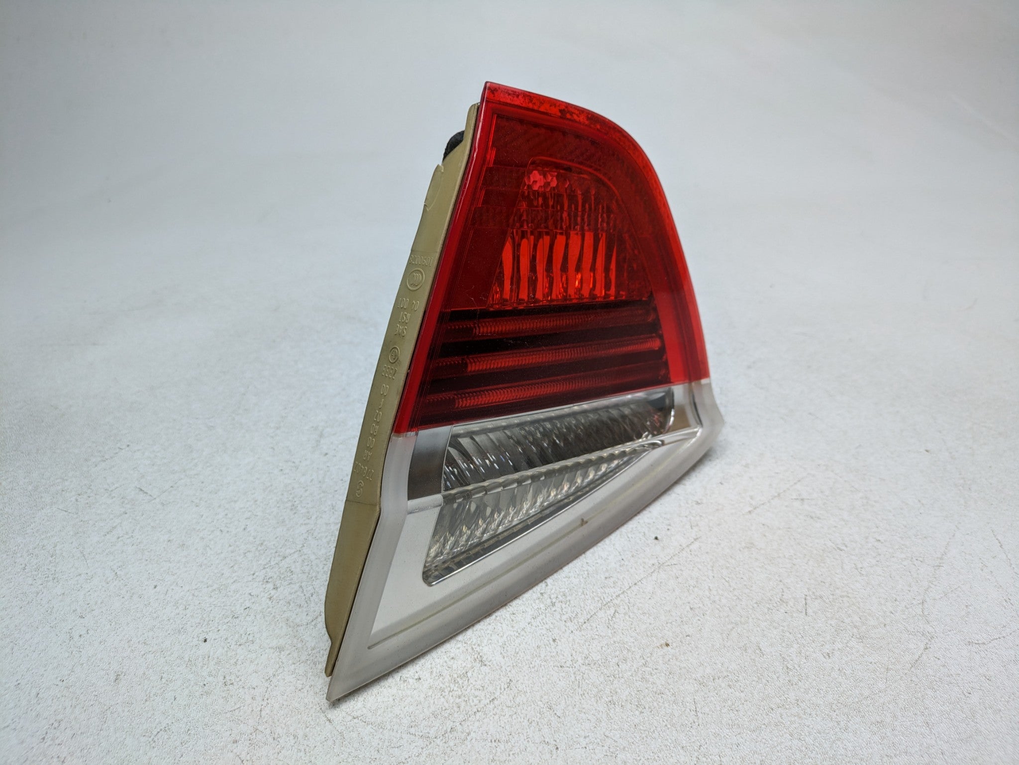 06 - 08 OEM BMW 328I REAR RIGHT PASSENGER SIDE LID MOUNTED TAIL LIGHT ASSEMBLY