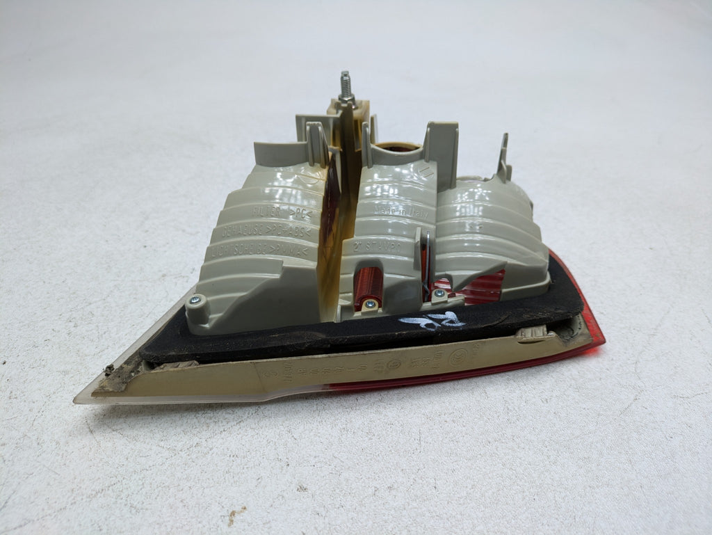 06 - 08 OEM BMW 328I REAR RIGHT PASSENGER SIDE LID MOUNTED TAIL LIGHT ASSEMBLY