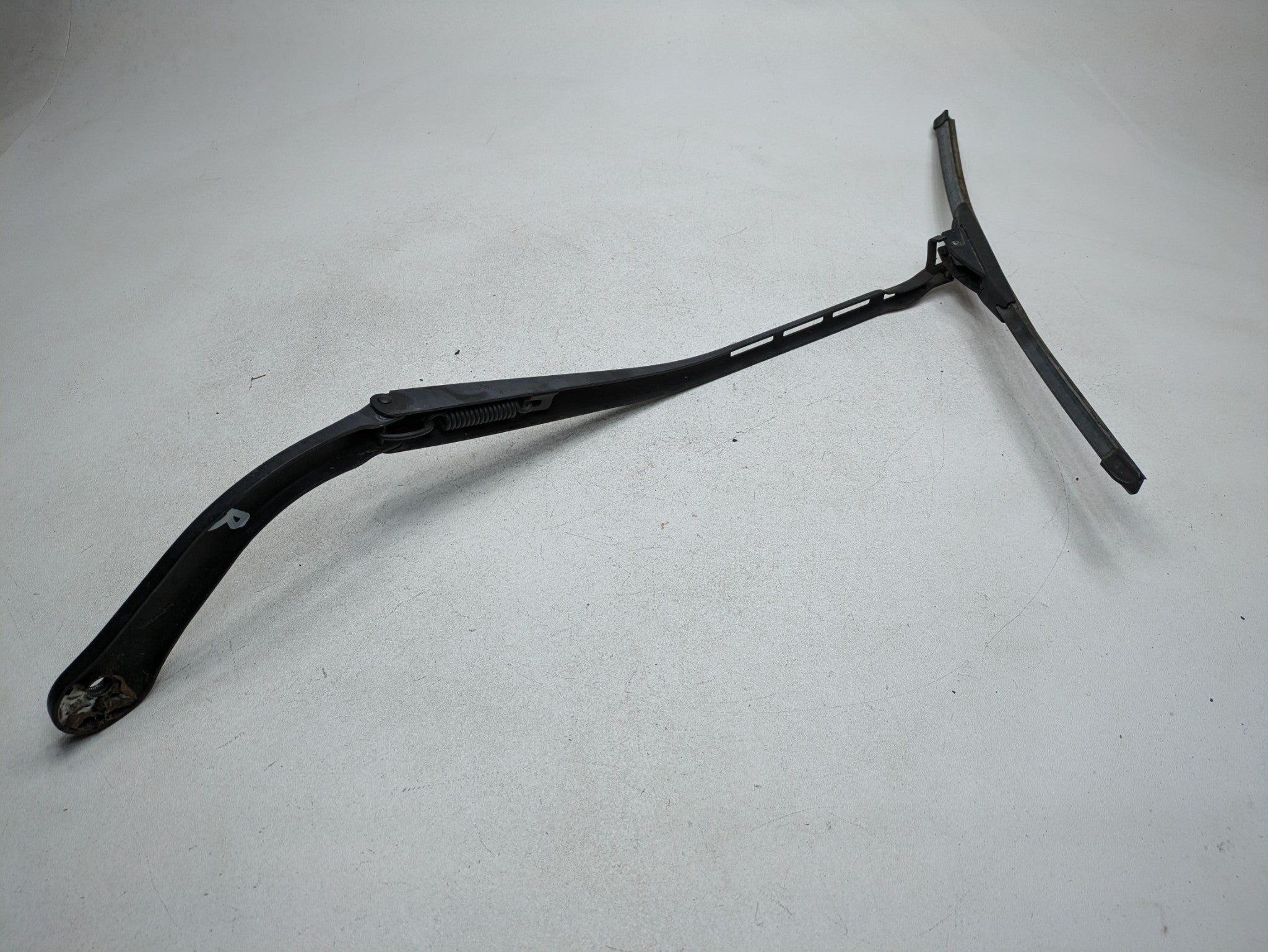 06 - 08 OEM BMW 328I FRONT RIGHT PASSENGER SIDE WINDSHIELD WIPER ARM WITH BLADE