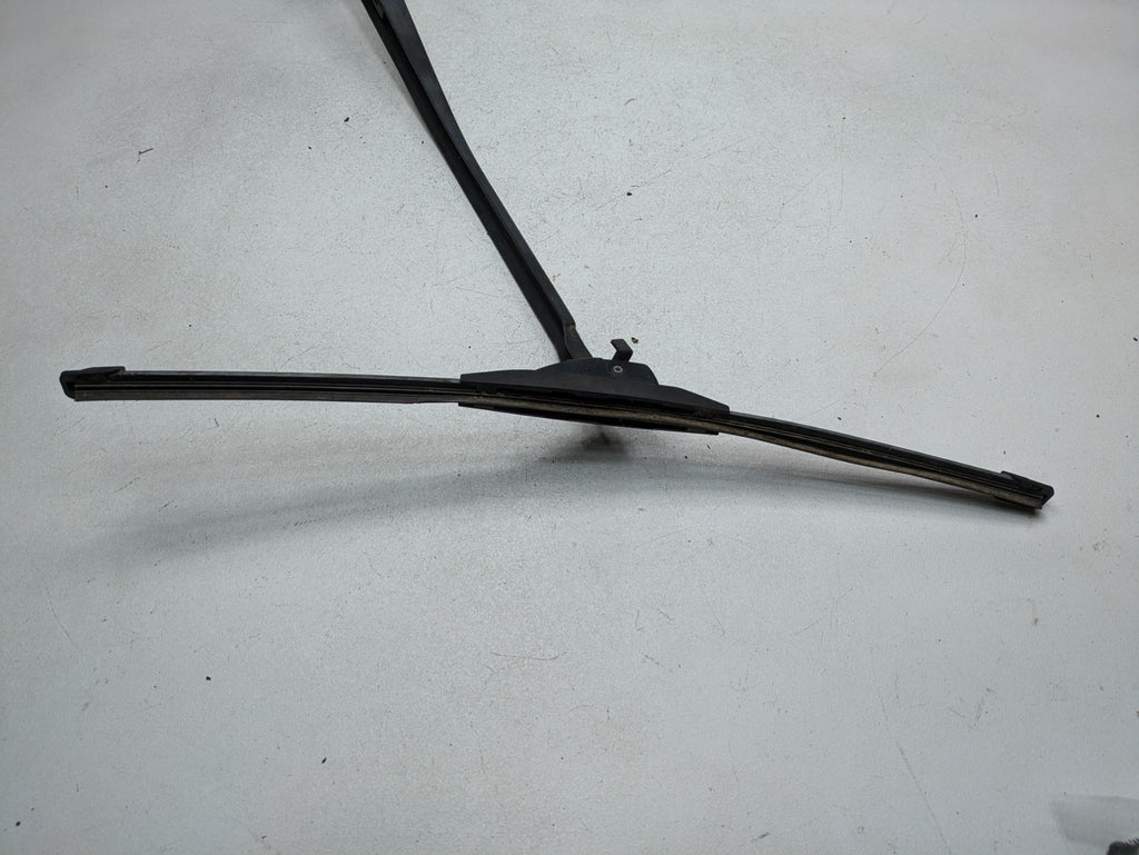 06 - 08 OEM BMW 328I FRONT RIGHT PASSENGER SIDE WINDSHIELD WIPER ARM WITH BLADE